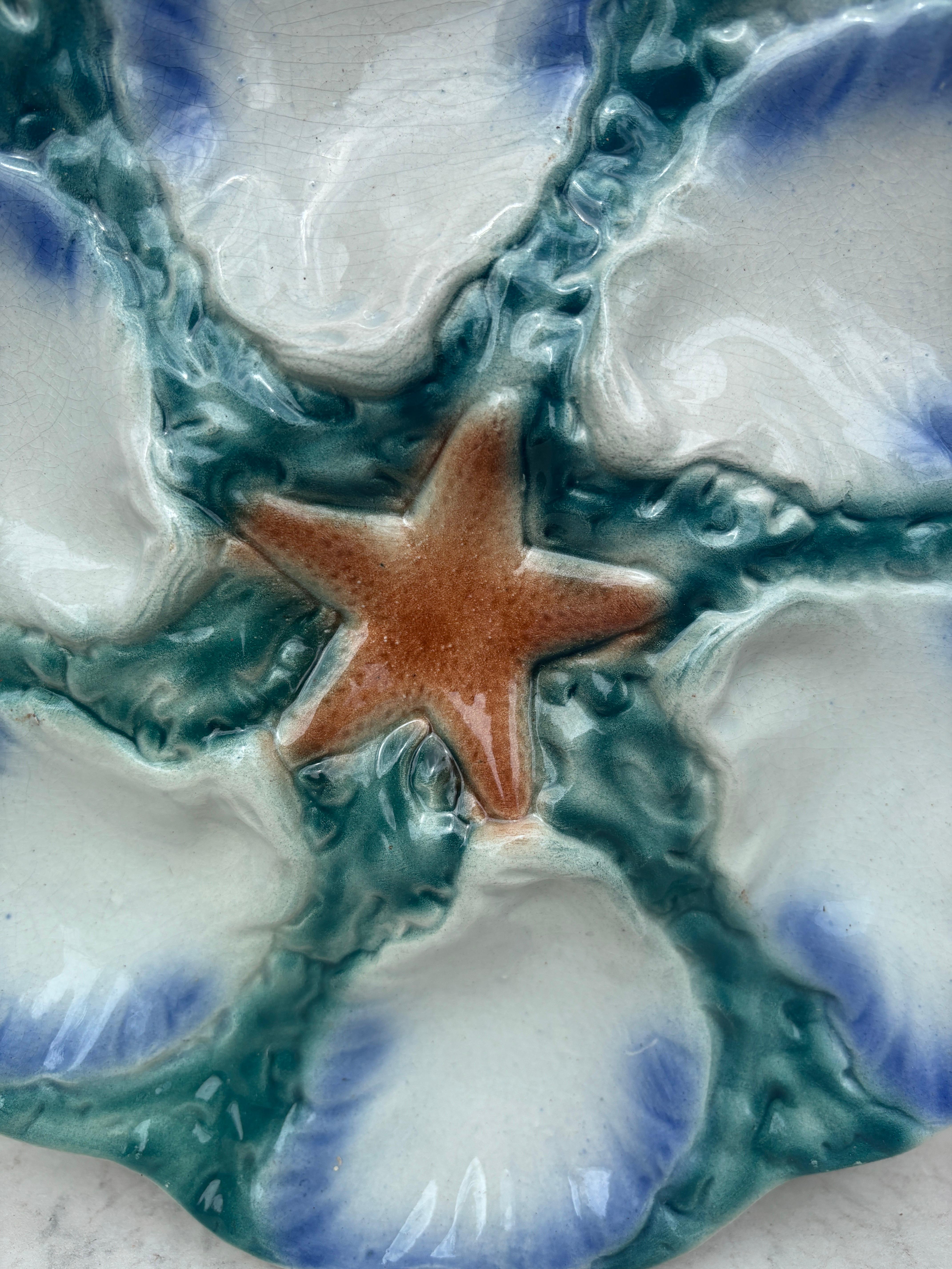 Français Assiette Digoin en majolique à huîtres et étoiles de mer, vers 1900 en vente