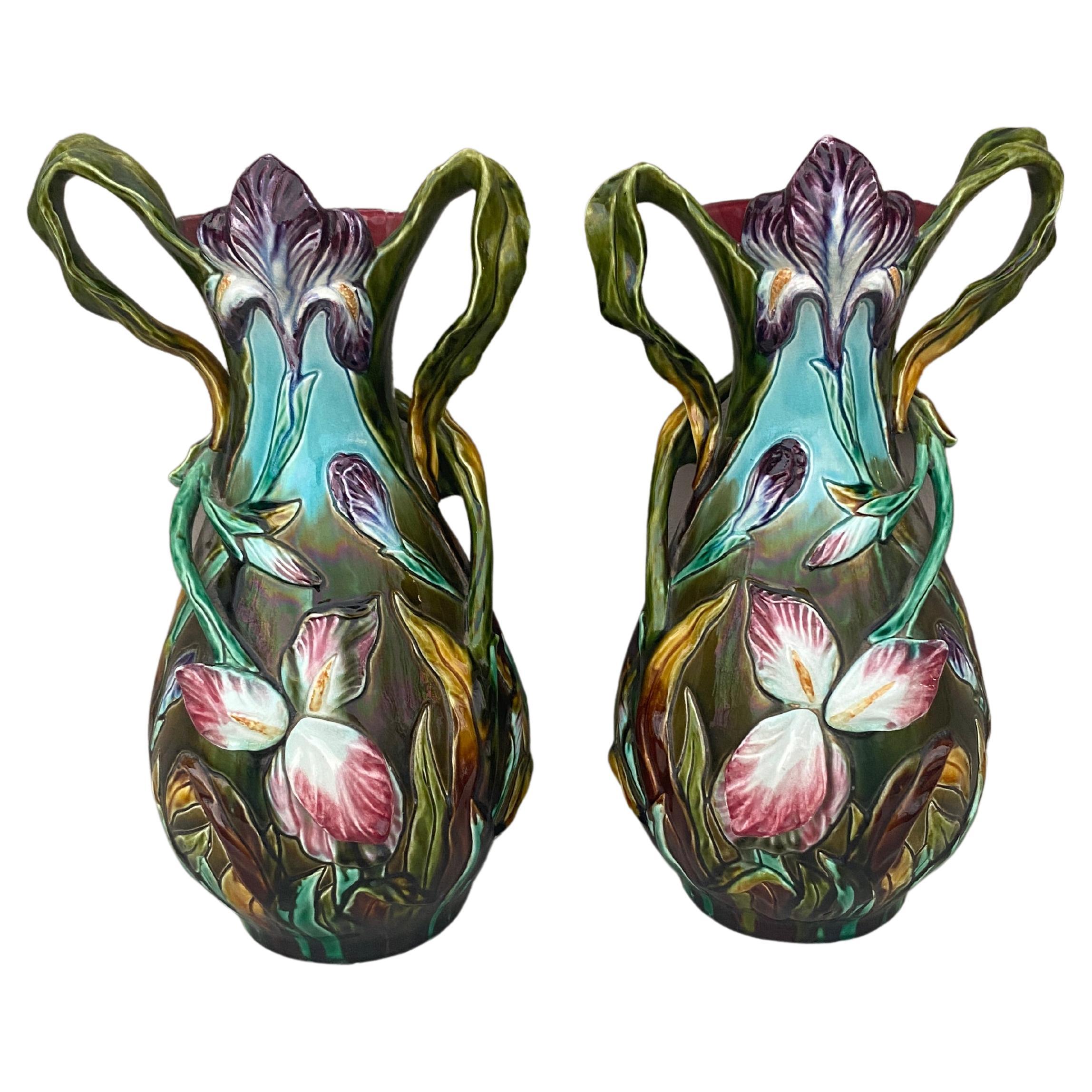 Paar französische Majolika-Iris-Vasen mit Orchien, um 1890