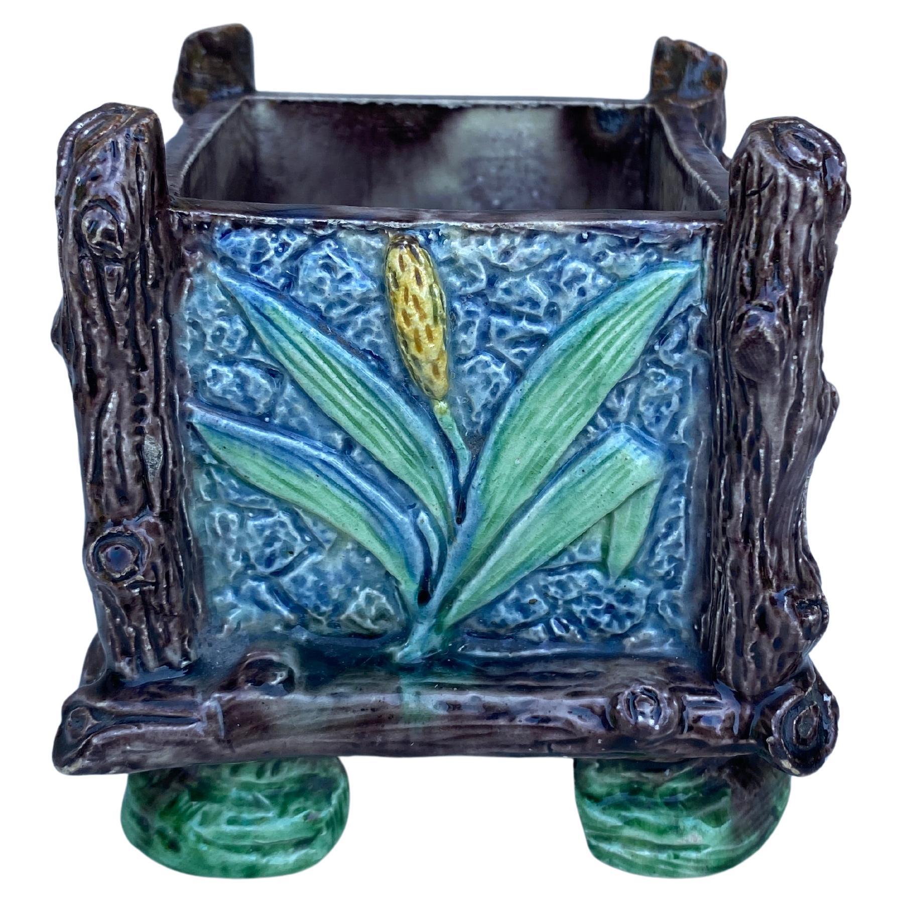 Vaso in maiolica francese Palissy Cache Thomas Sergent In condizioni buone in vendita a Austin, TX