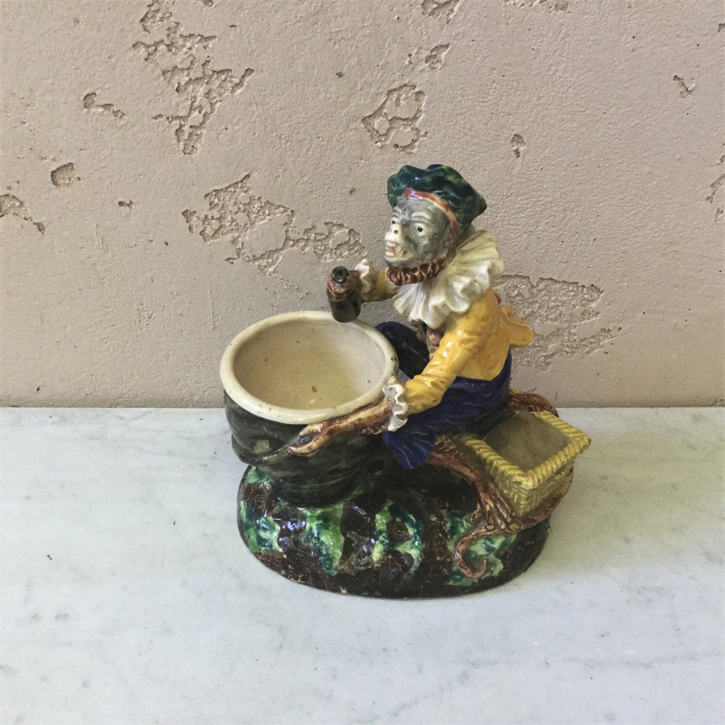Francese Vaso di maiolica francese Palissy Monkey, 1880 circa in vendita