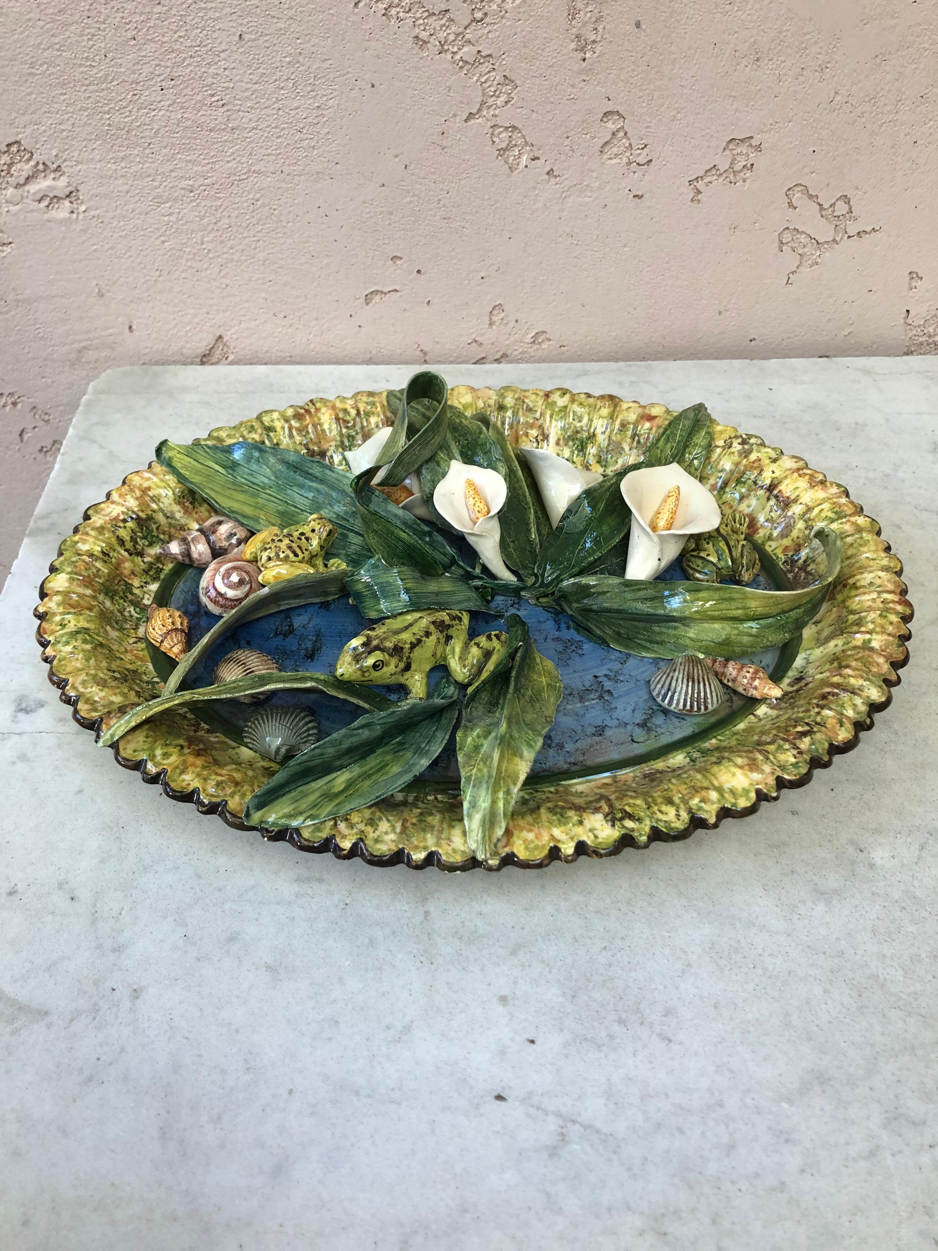 French Majolica Palissy Platter Arums, Frogs, Shells Signed Christine Viennet In Distressed Condition For Sale In Austin, TX