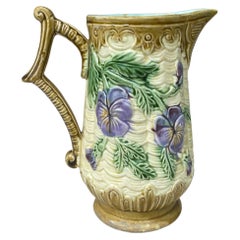 Brocca di maiolica francese Pansies Orchies, 1890 circa