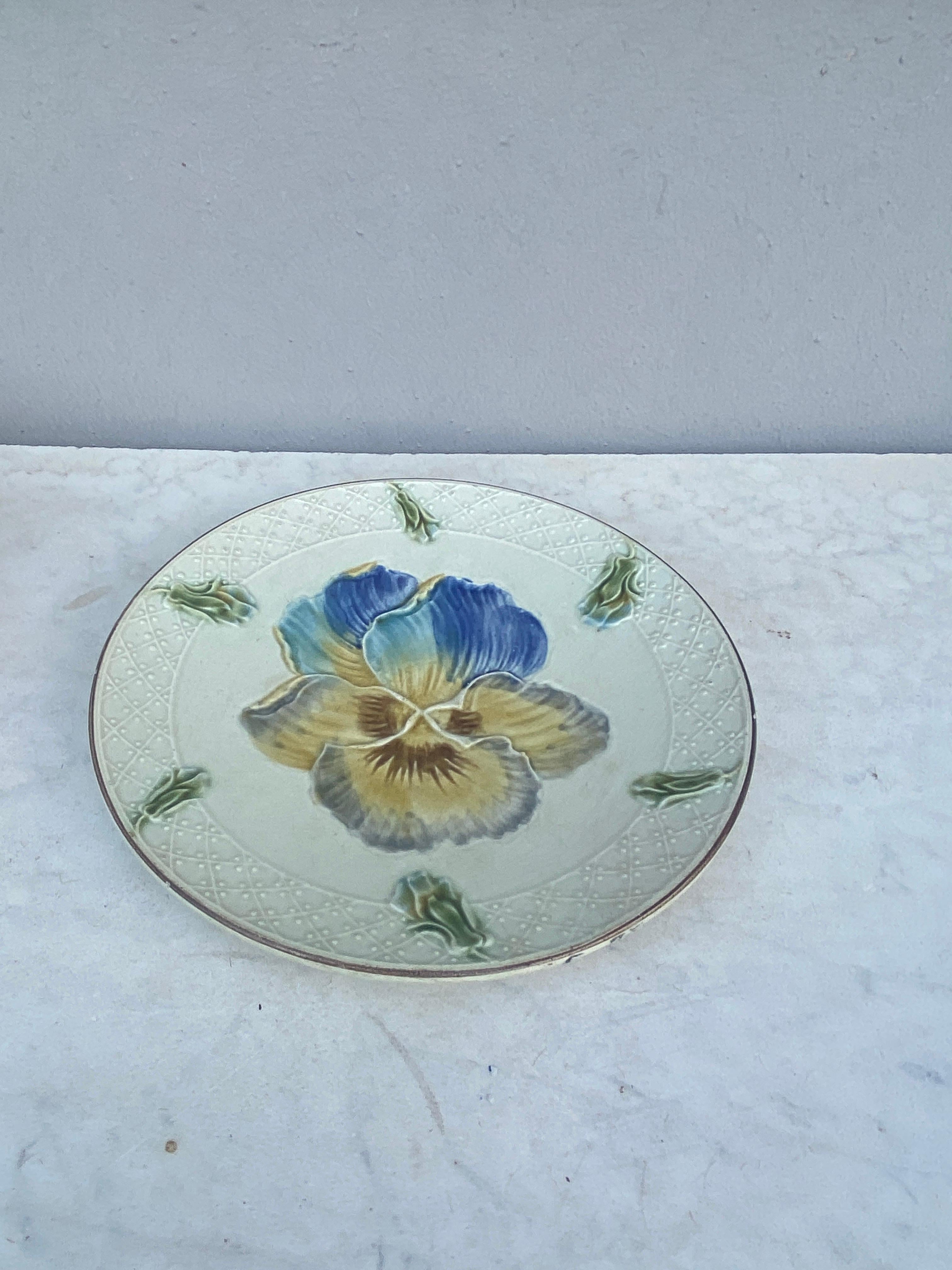 Art Nouveau French Majolica Pansy Plate circa 1880 For Sale