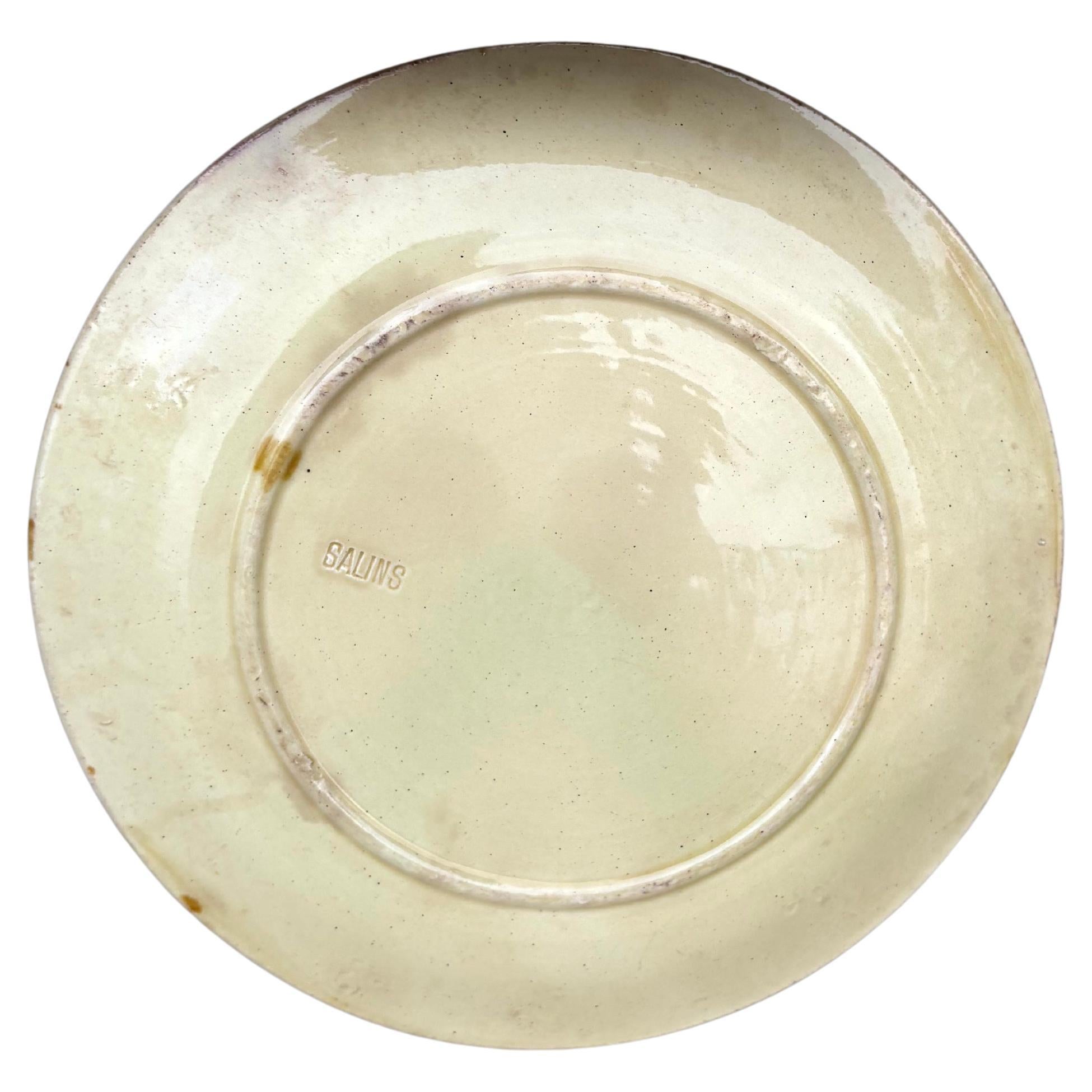 French Majolica Parakeets Plate Salins, circa 1890 In Good Condition For Sale In Austin, TX