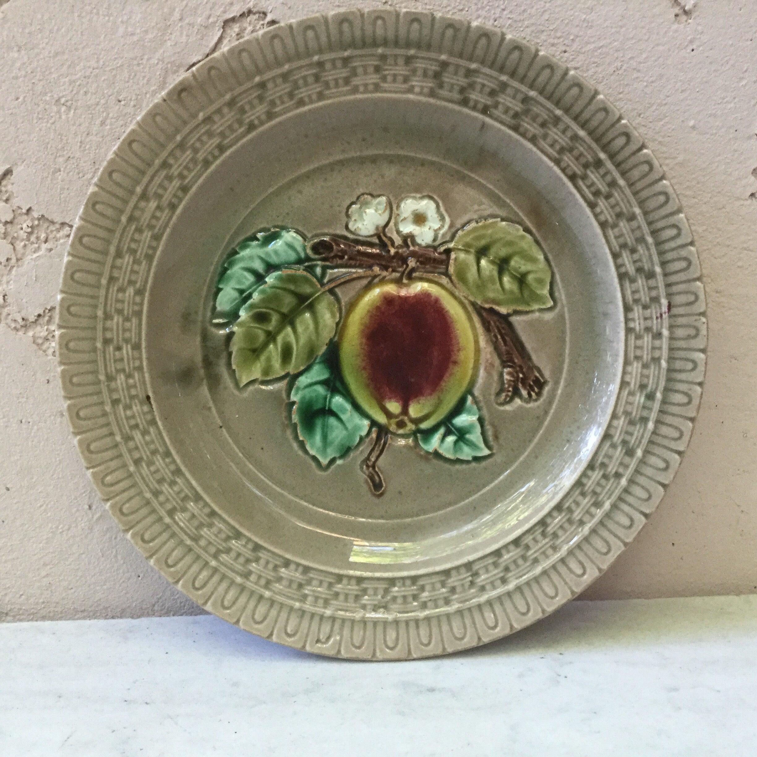 French Majolica Pear Plate, Luneville, circa 1880 In Good Condition In Austin, TX