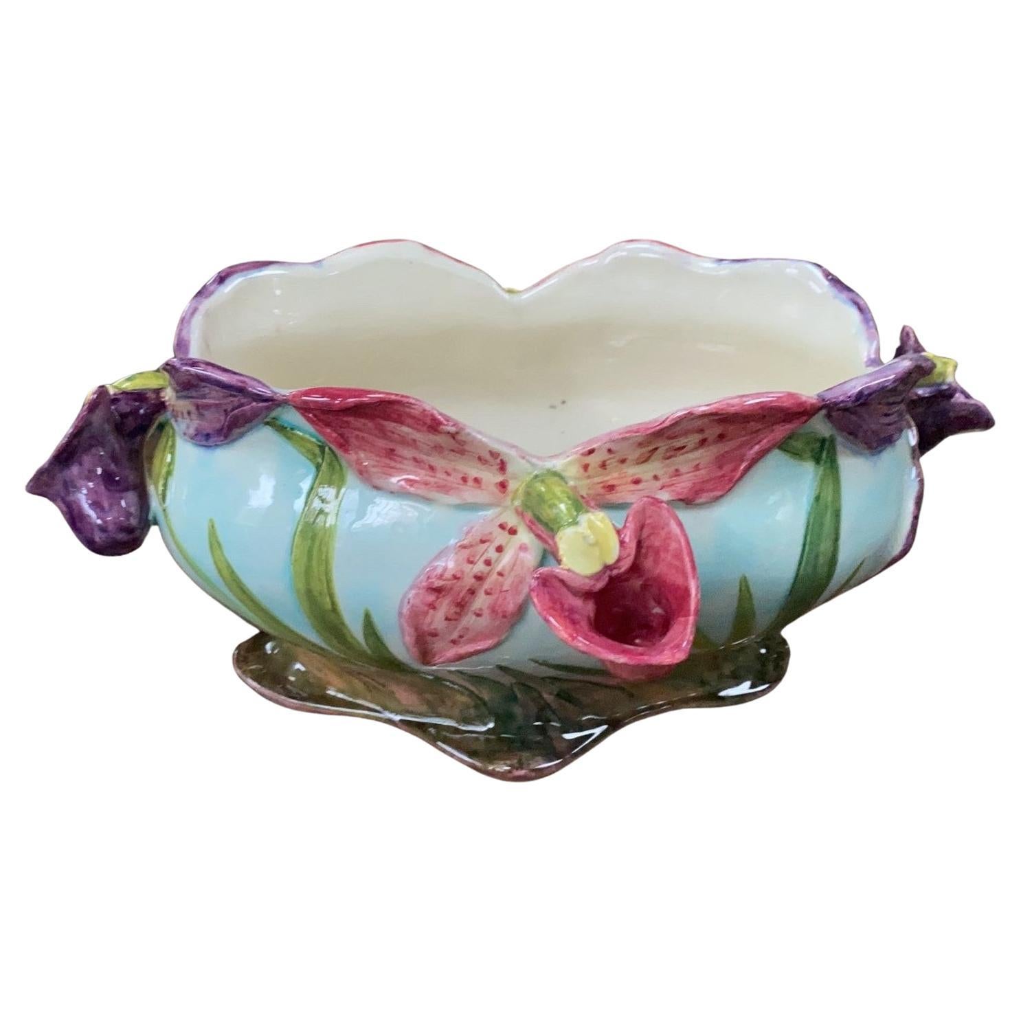 French Majolica Pink Daisy Plate Massier Style, Circa 1950 In Good Condition For Sale In Austin, TX