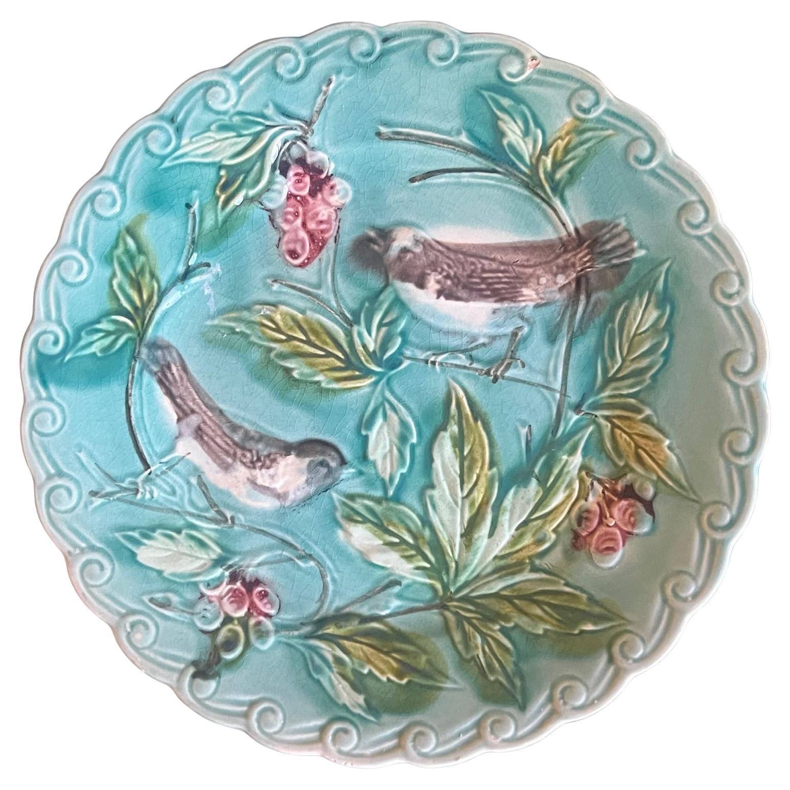 Französischer Majolikateller von Onnaing, um 1900