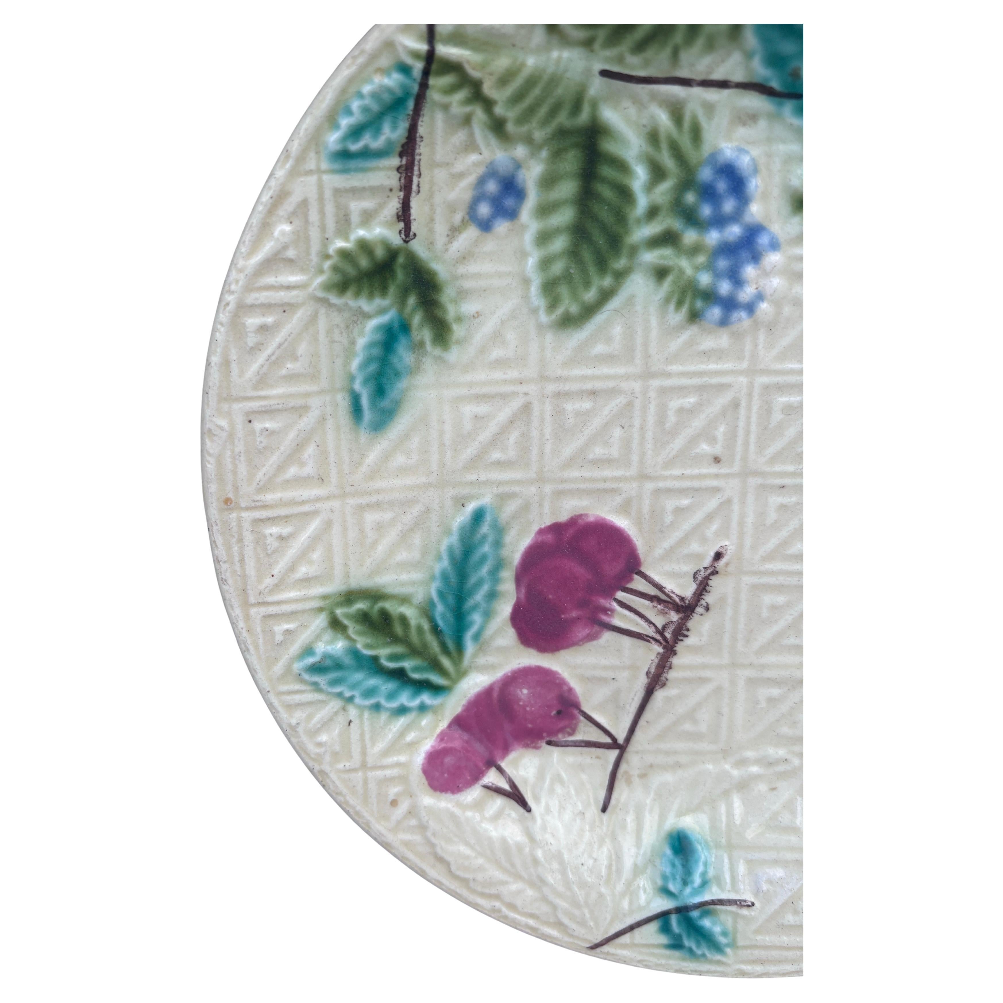 Französischer Majolikateller Früchte Salins, um 1890 (Land) im Angebot