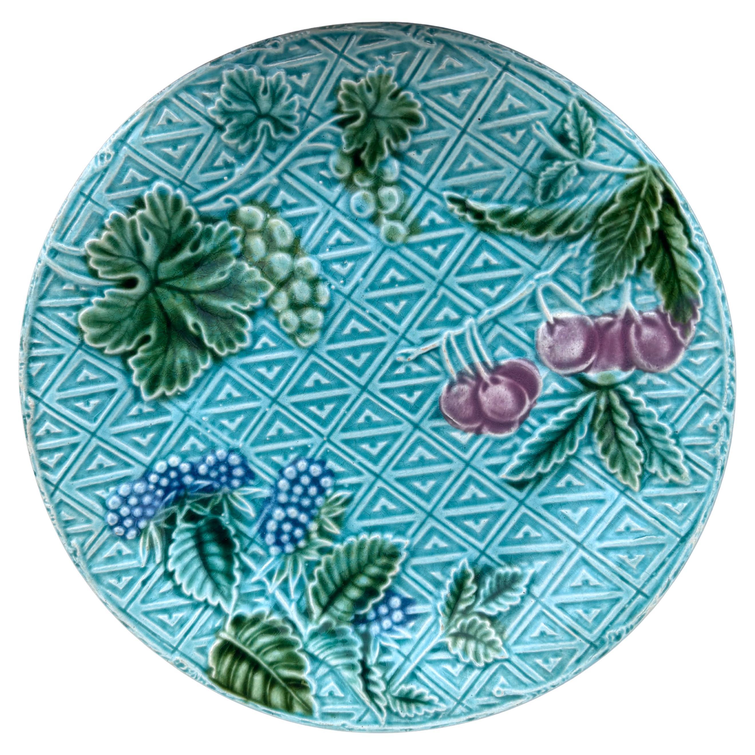 Piatto in maiolica francese Fruits Salins, 1890 circa in vendita
