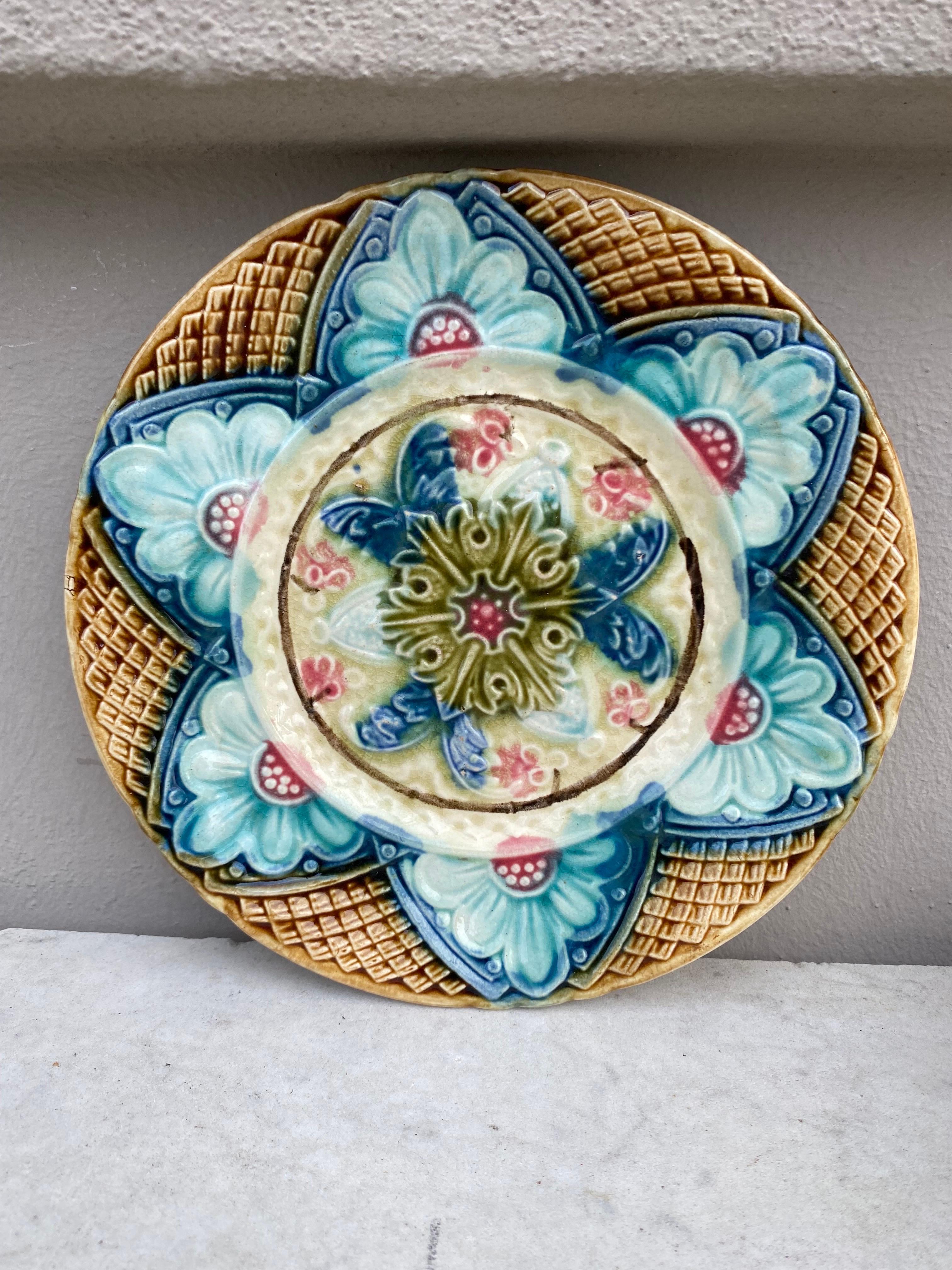 French Majolica plate Onnaing Circa 1890.
Floral and geometrical pattern.