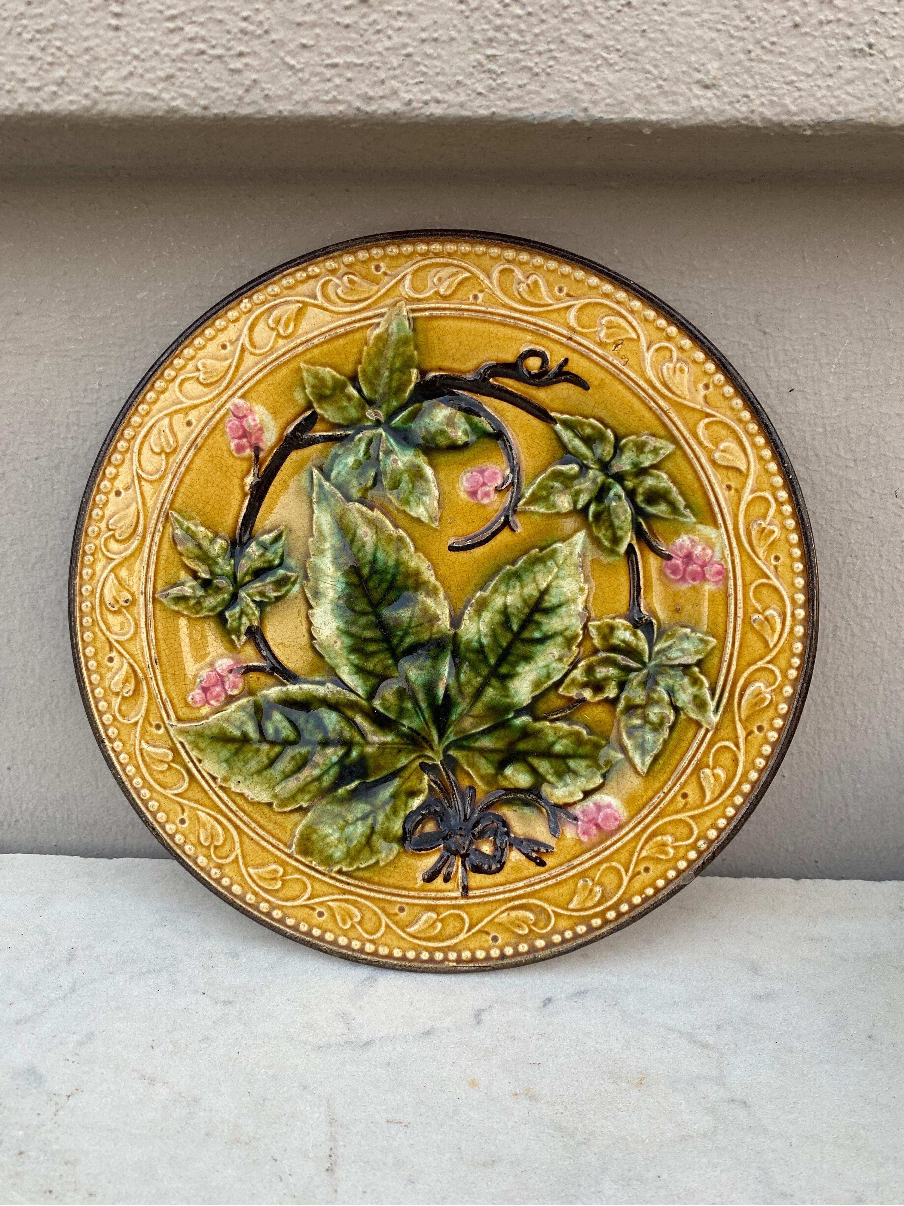 French Majolica Plate Onnaing, Circa 1890 In Good Condition In Austin, TX