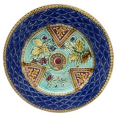 Piatto in maiolica francese Onnaing, 1890 circa
