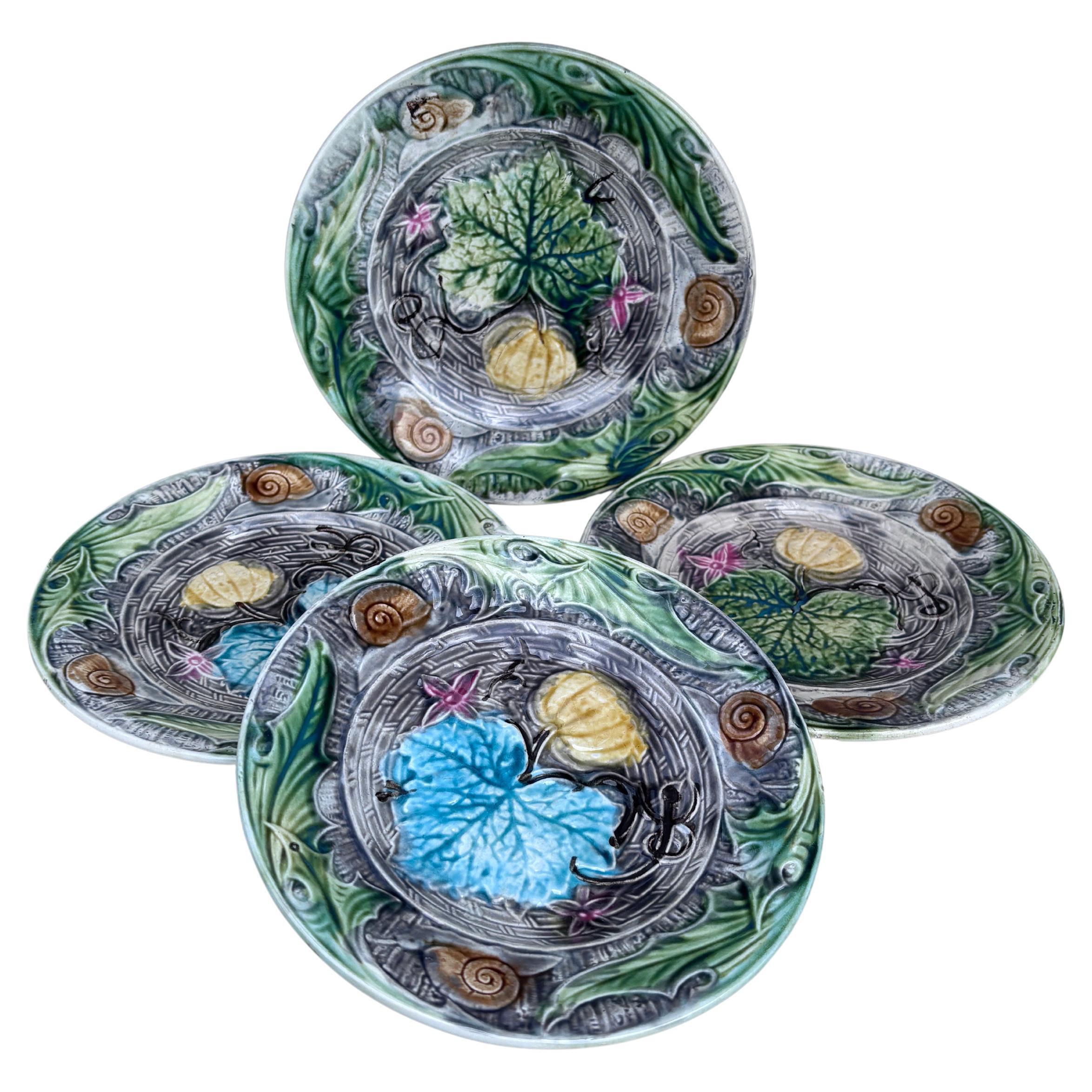 French Majolica Plate with Pumpkin & Snail Onnaing, circa 1890 (Französisch) im Angebot