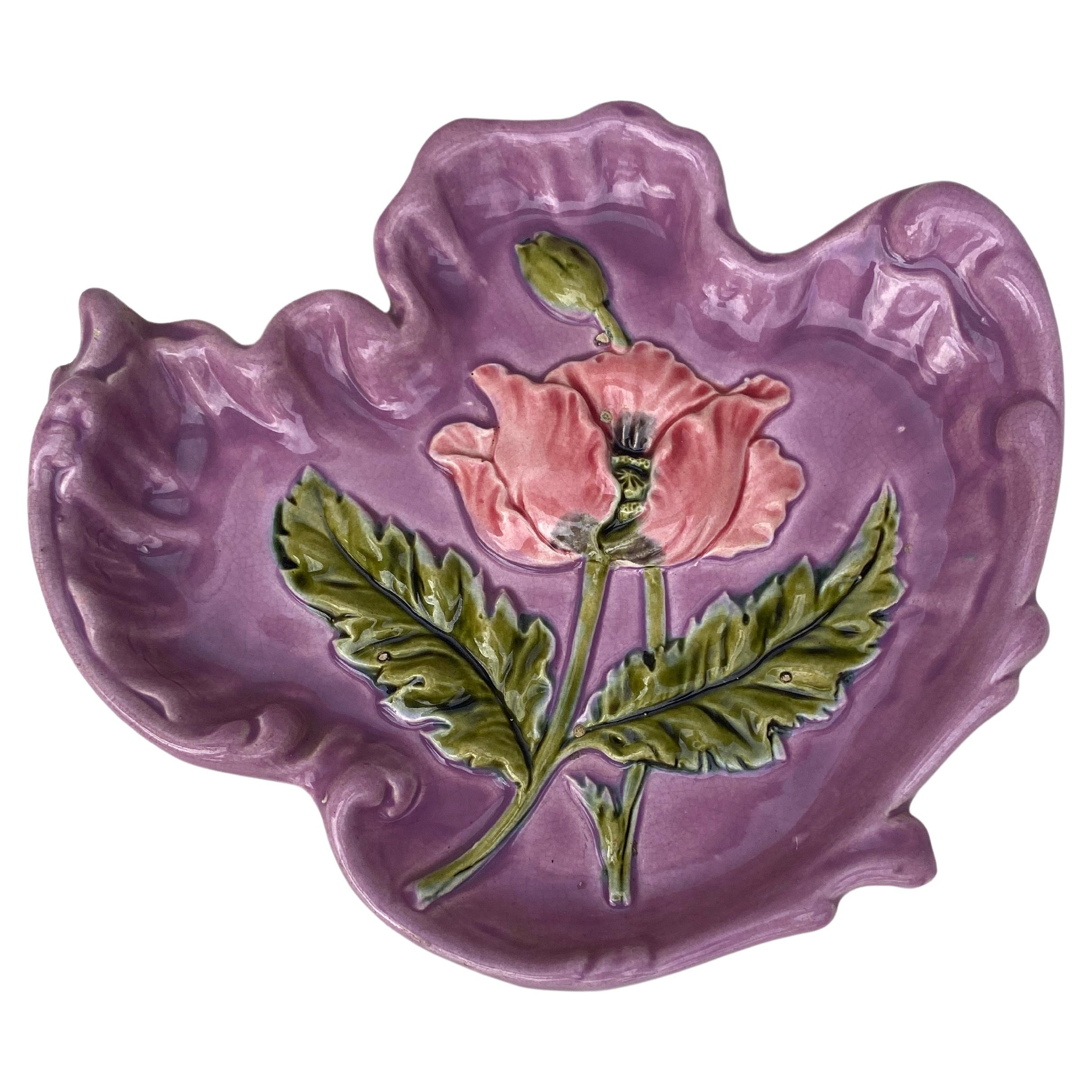 Piatto di maiolica francese con papaveri, 1890 circa