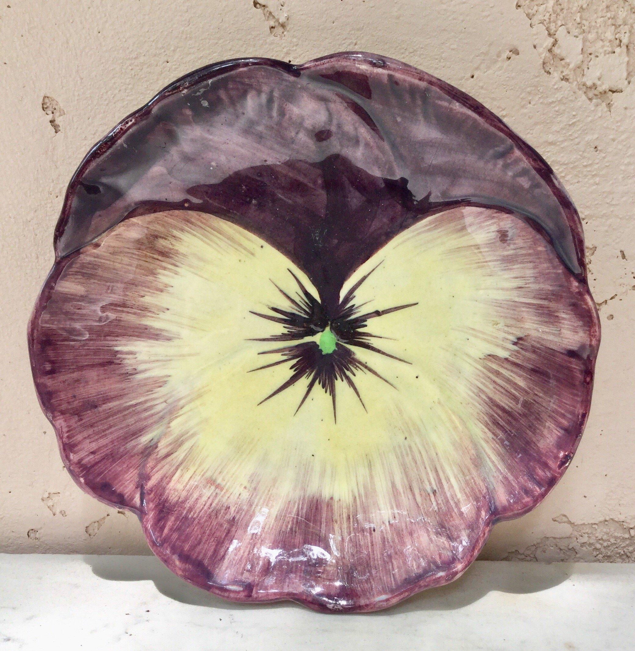 French Majolica Purple Daisy Plate Orchies, circa 1890 In Good Condition In Austin, TX