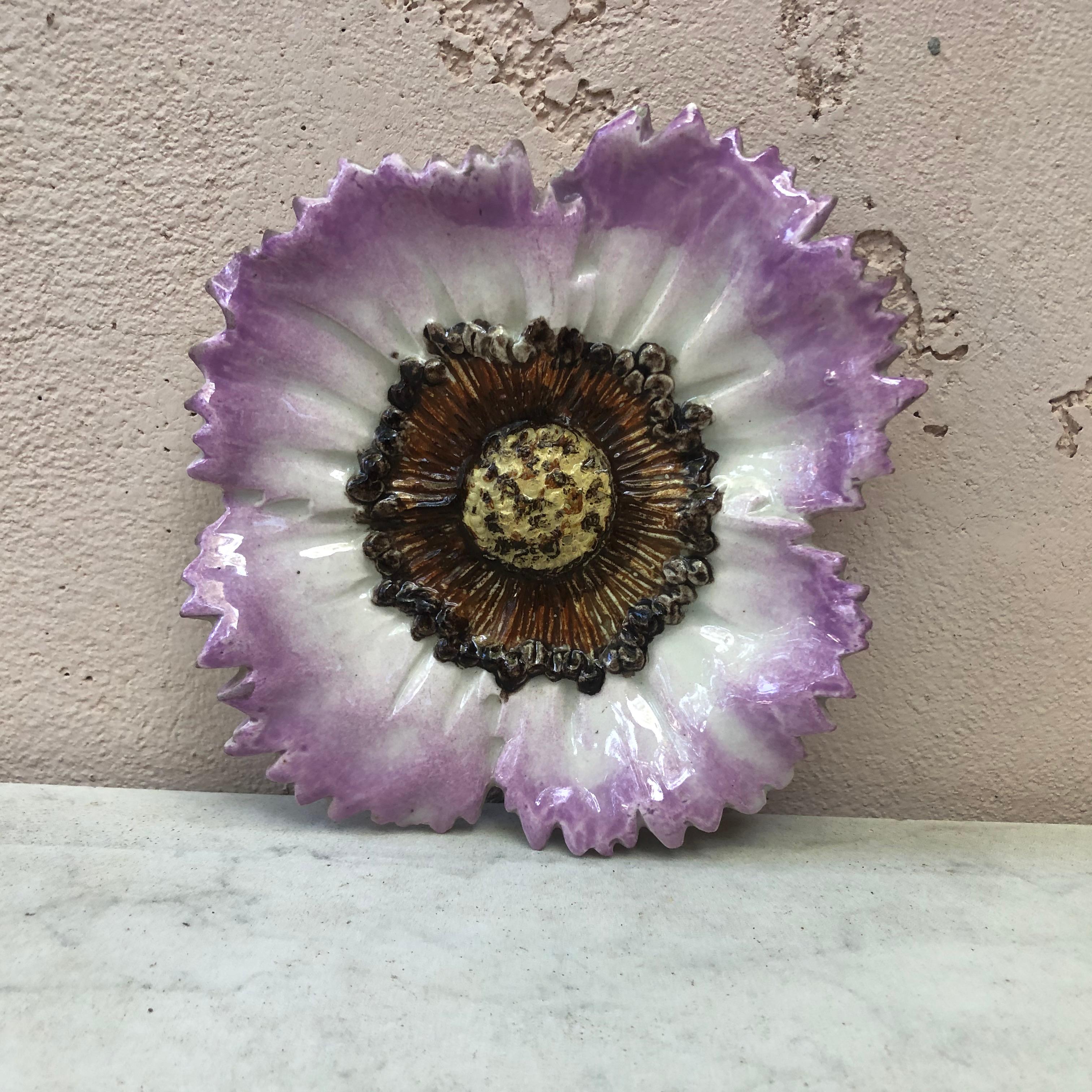 French Majolica Purple Daisy Plate Orchies, circa 1890 In Good Condition For Sale In Austin, TX