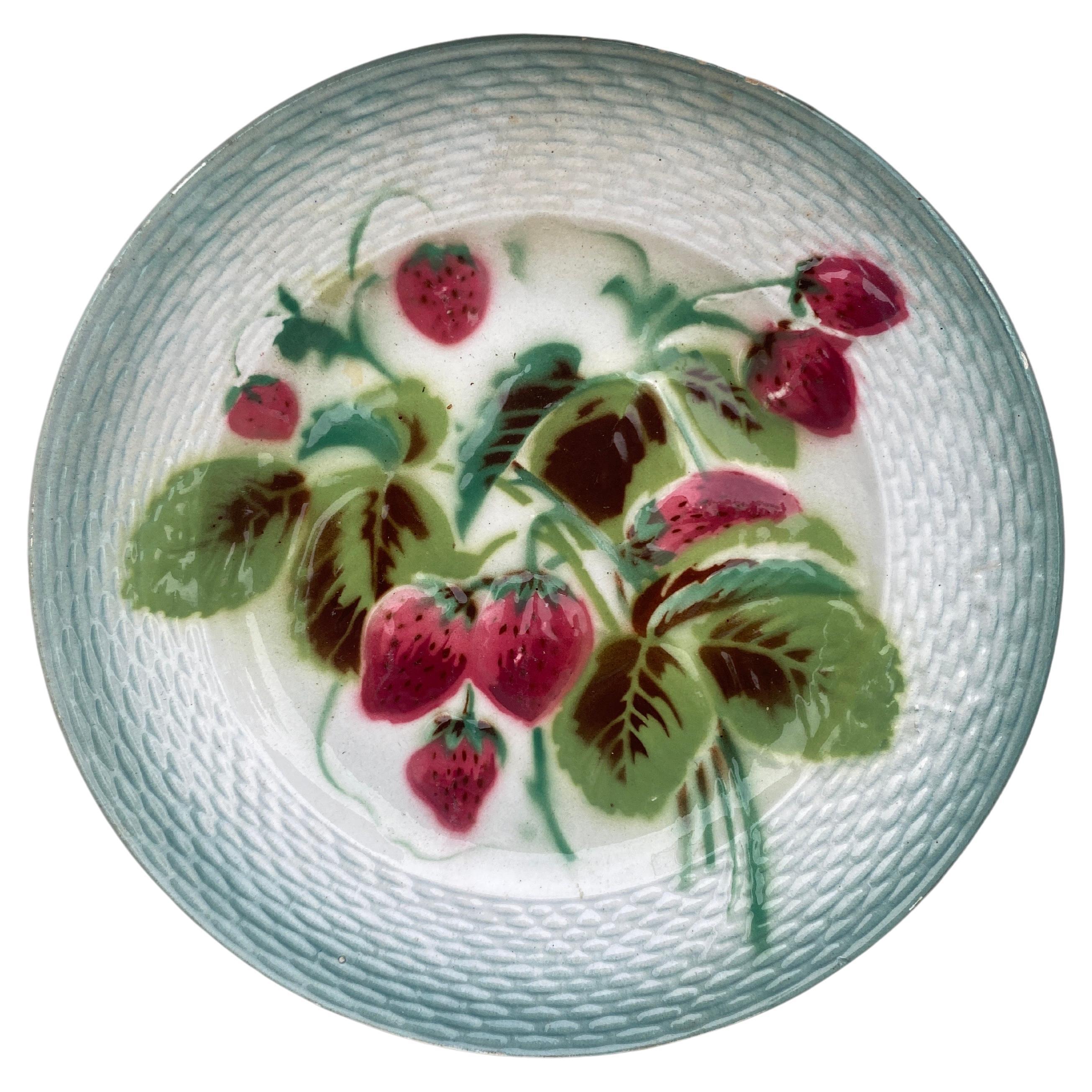 Plato de mayólica francesa Frambuesas Saint Amand Circa 1920