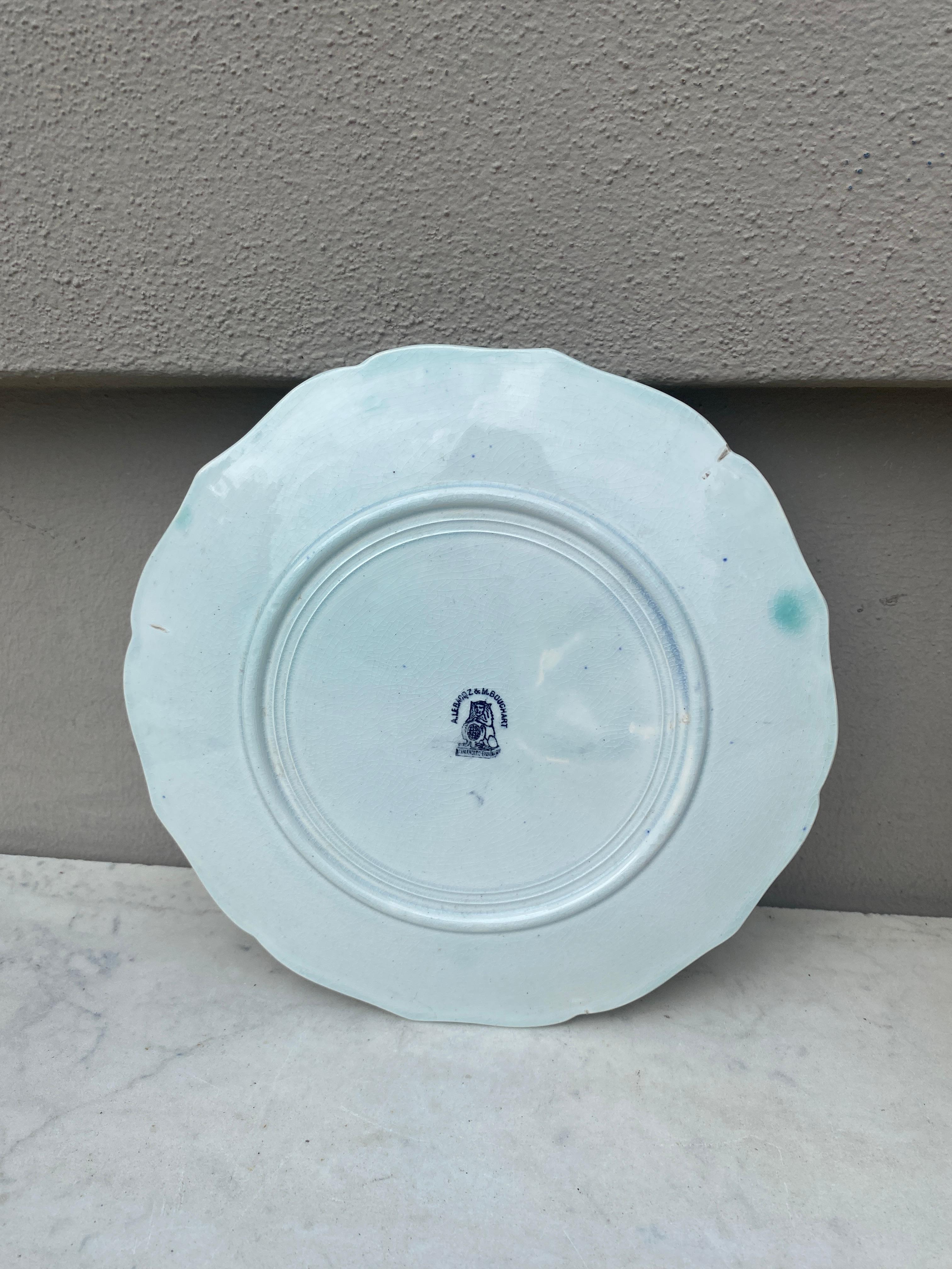 French Majolica Saint Amand Bird Plate, circa 1890 In Good Condition For Sale In Austin, TX