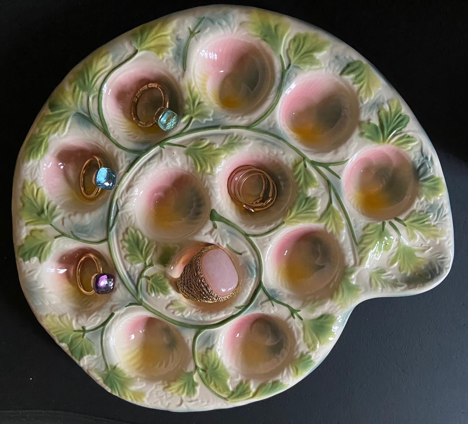Provincial français Assiette à escargots en majolique de Saint Clément, années 1960 en vente