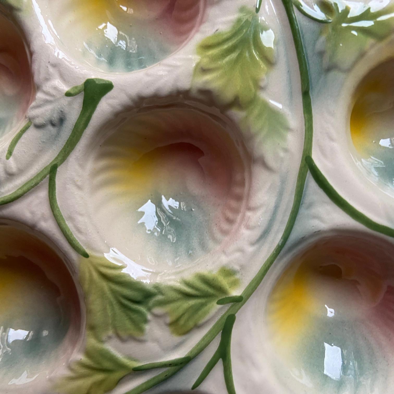 Vernissé Assiette à escargots en majolique de Saint Clément, années 1960 en vente