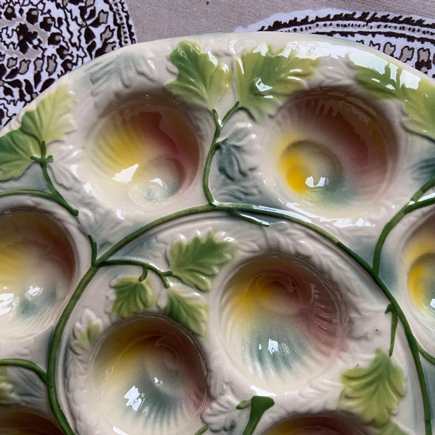 Assiette à escargots en majolique de Saint Clément, années 1960 Bon état - En vente à ASNIÈRES-SUR-SEINE, FR
