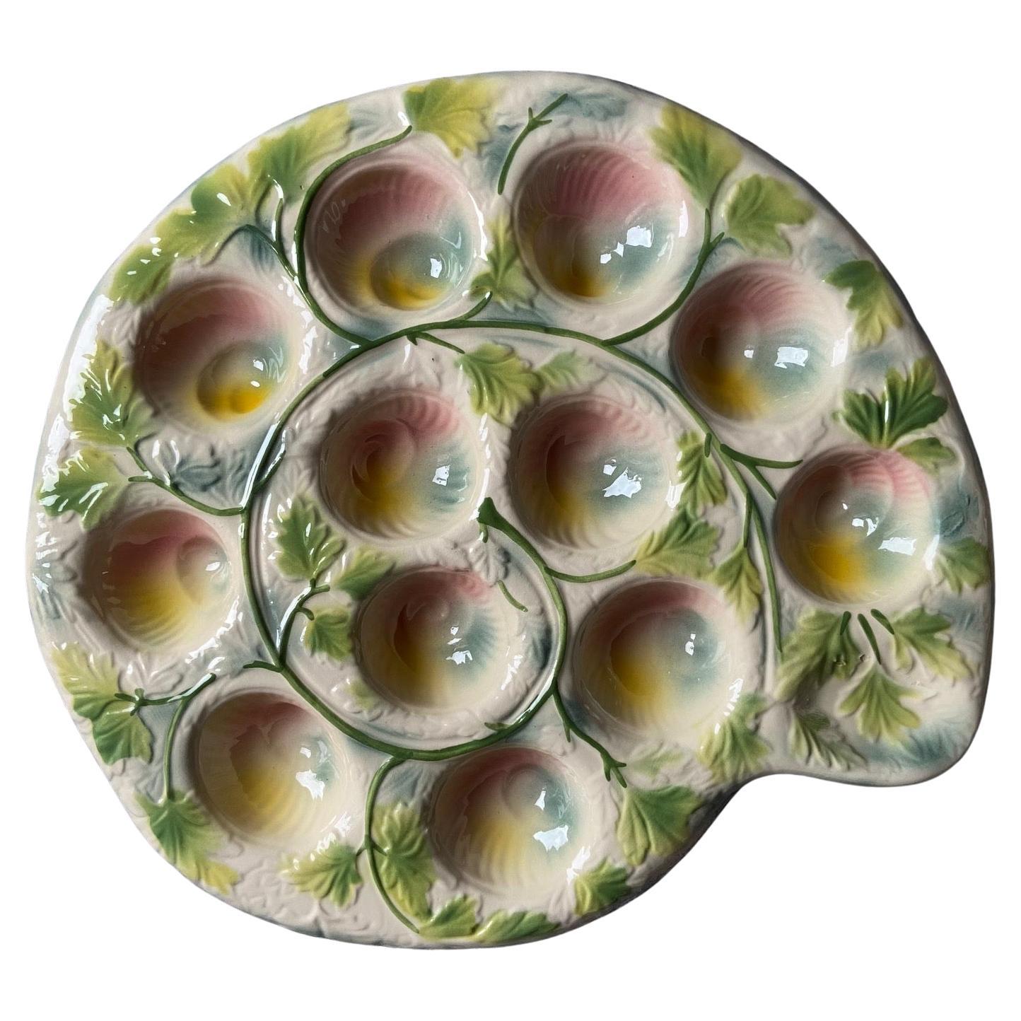 Assiette à escargots en majolique de Saint Clément, années 1960 en vente