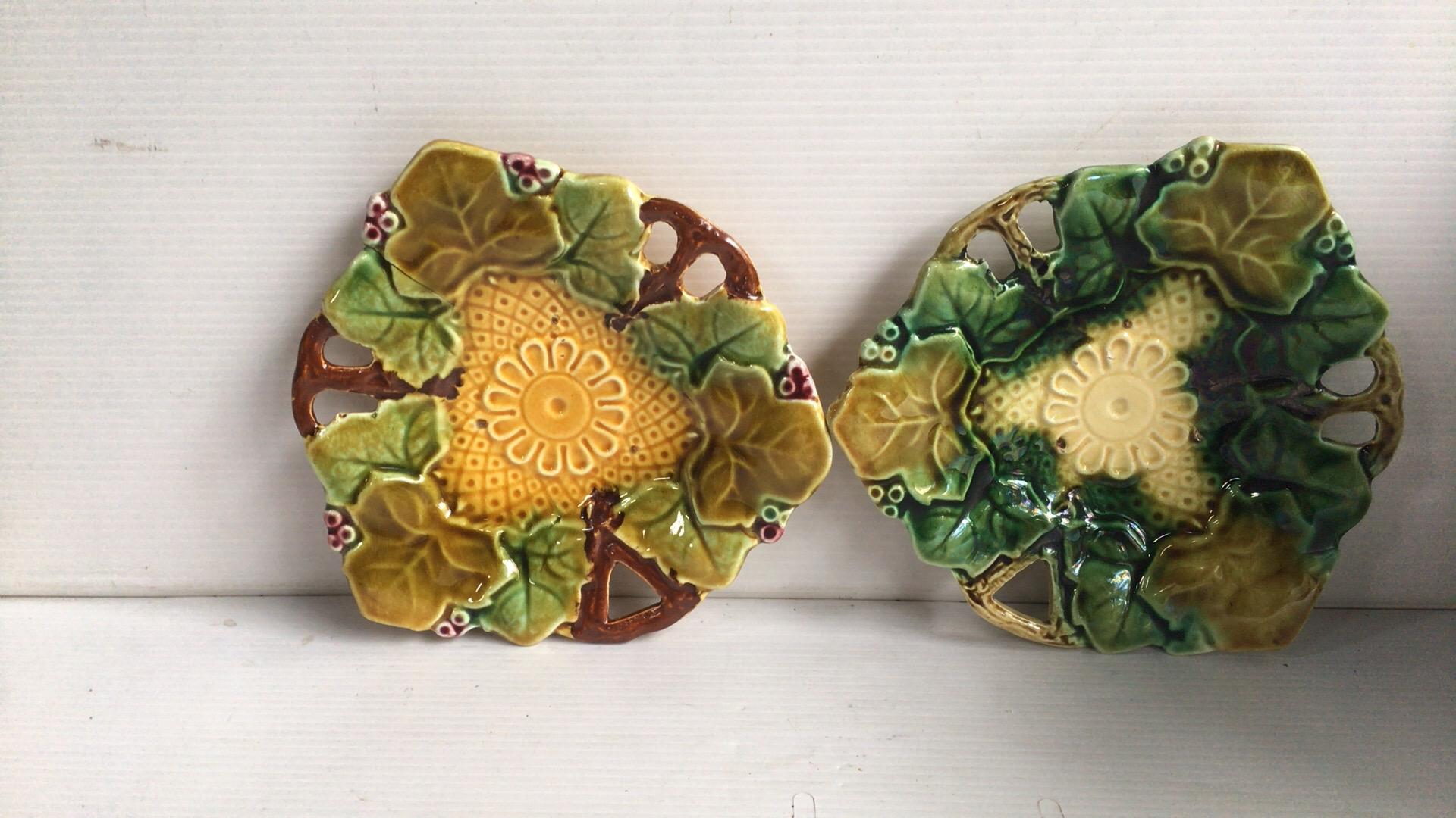 Late 19th Century French Majolica Small Dish with Leaves, circa 1880