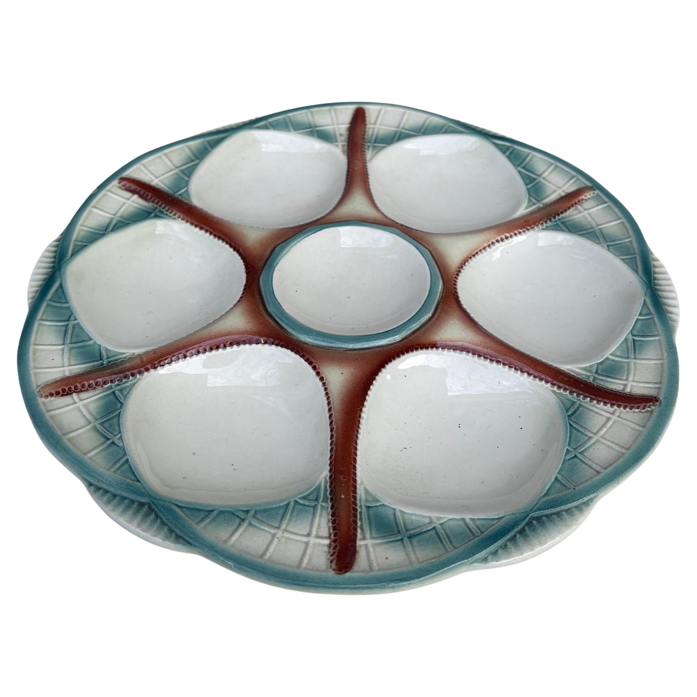 French Majolica Starfish Oyster Plate Digoin Sarreguemines Circa 1920 In Good Condition For Sale In Austin, TX
