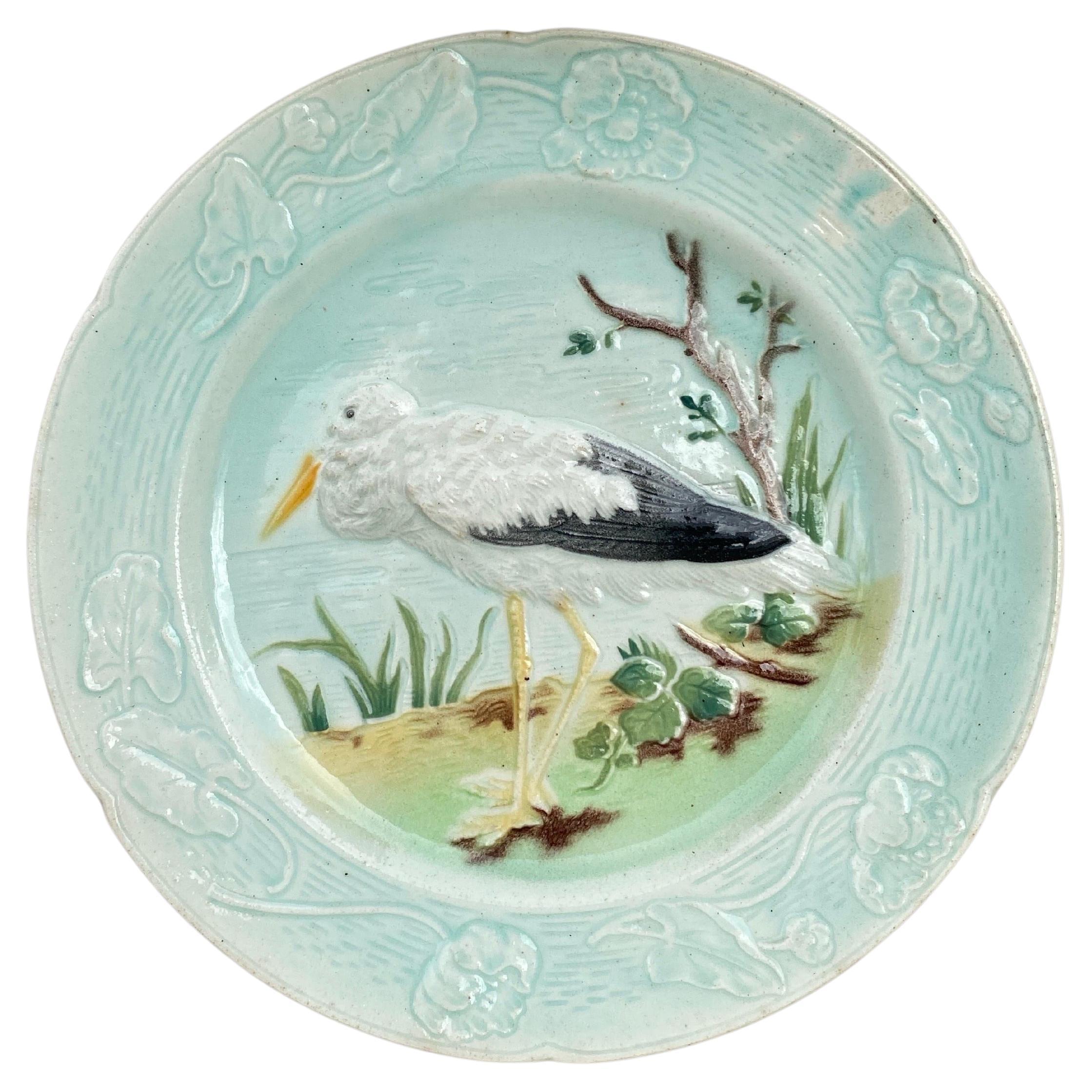 Assiette à cigogne en majolique française Keller & Guerin Saint Clément, Circa 1900 en vente