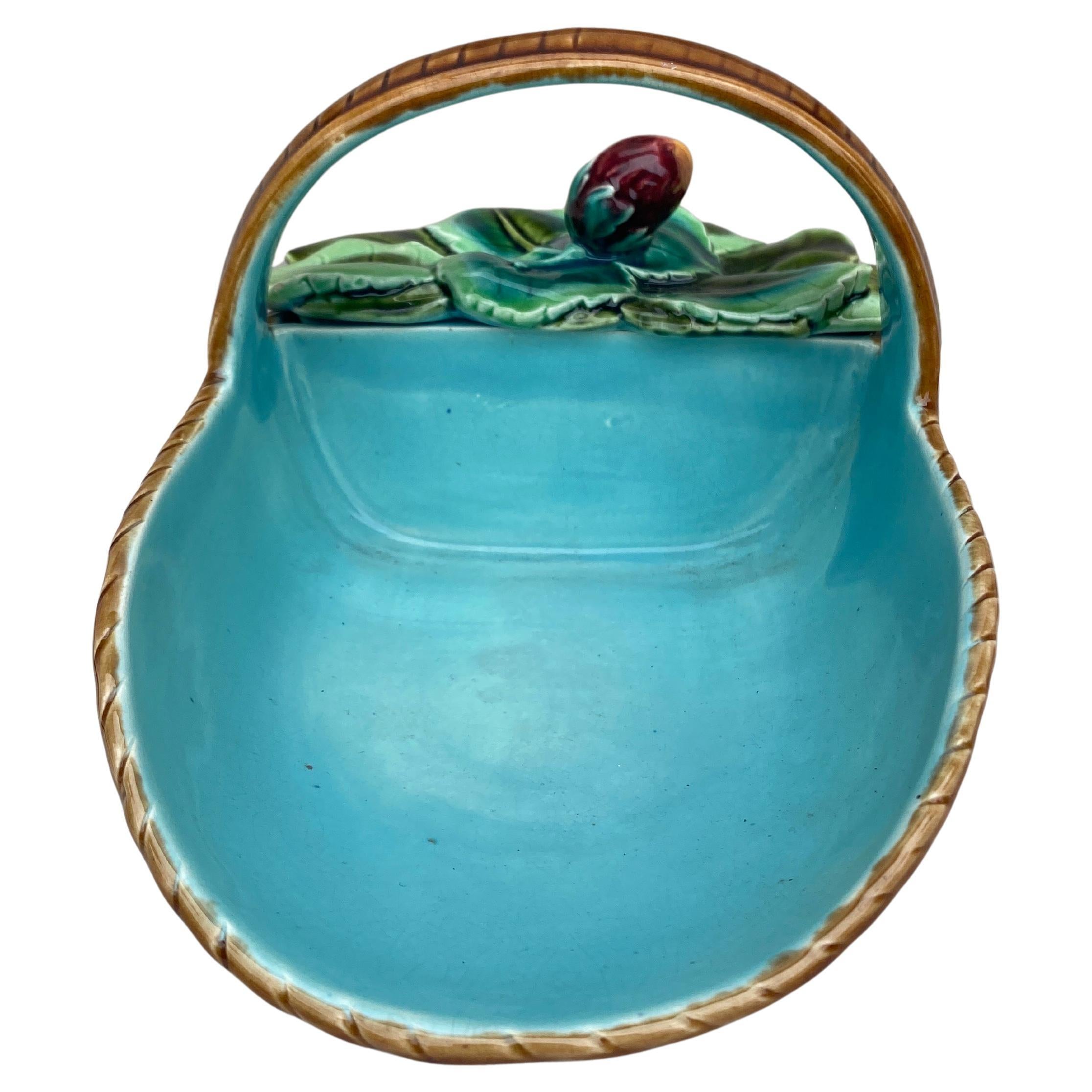 Rustique Panier à fraises en majolique de Sarreguemines circa 1880 en vente
