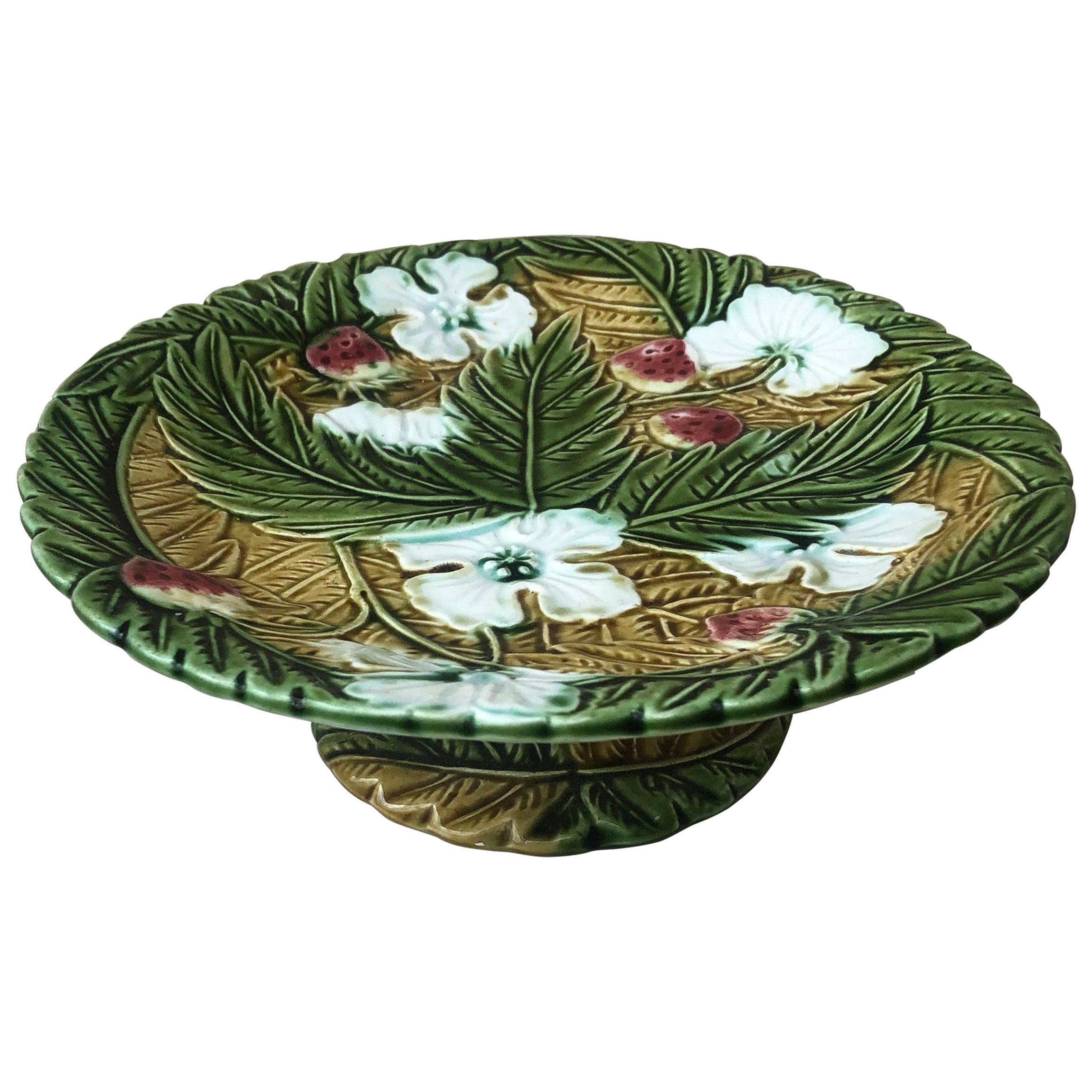 French Majolica Strawberries Comport, circa 1880 For Sale