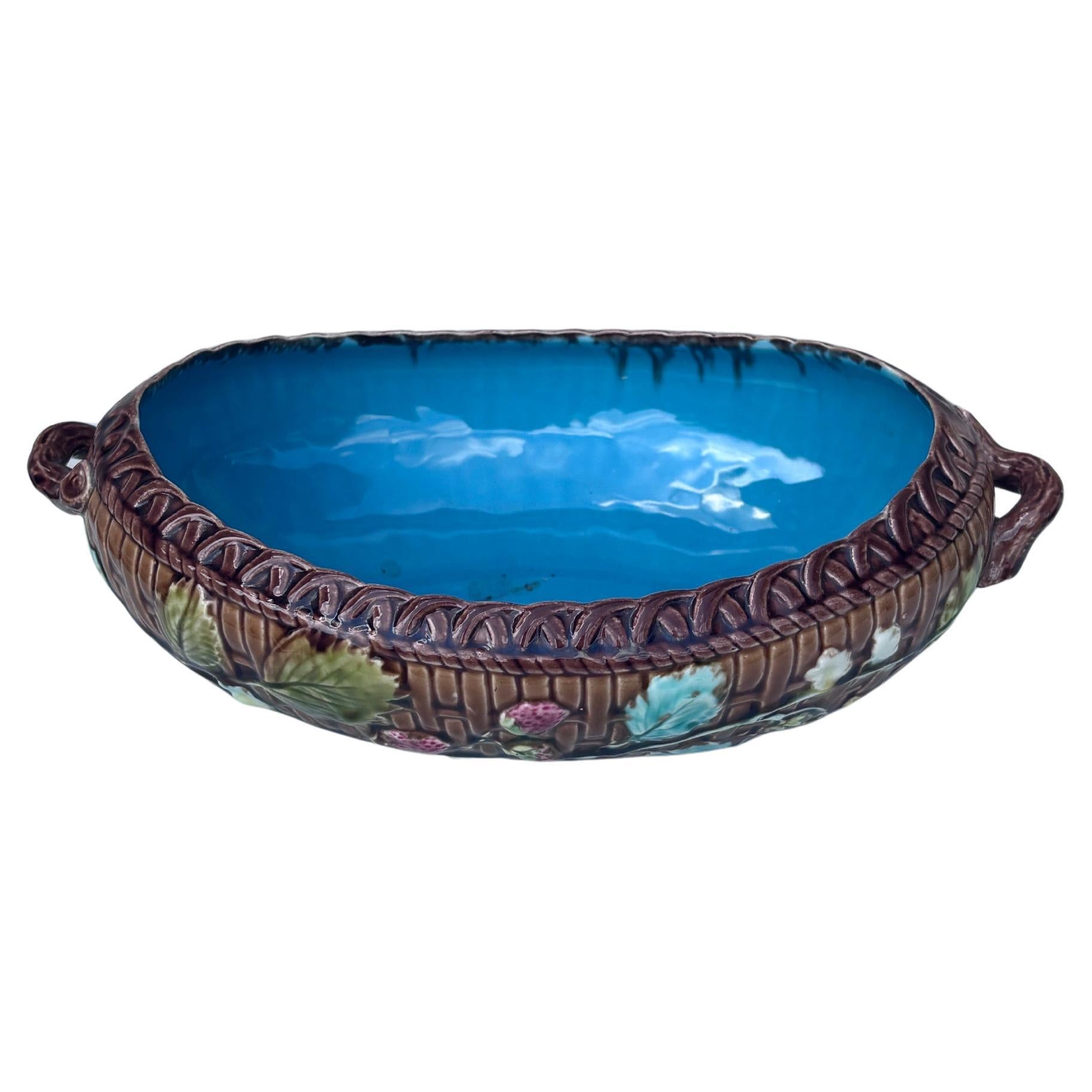 Vittoriano Giardino di fragole in maiolica francese Luneville, 1880 circa in vendita