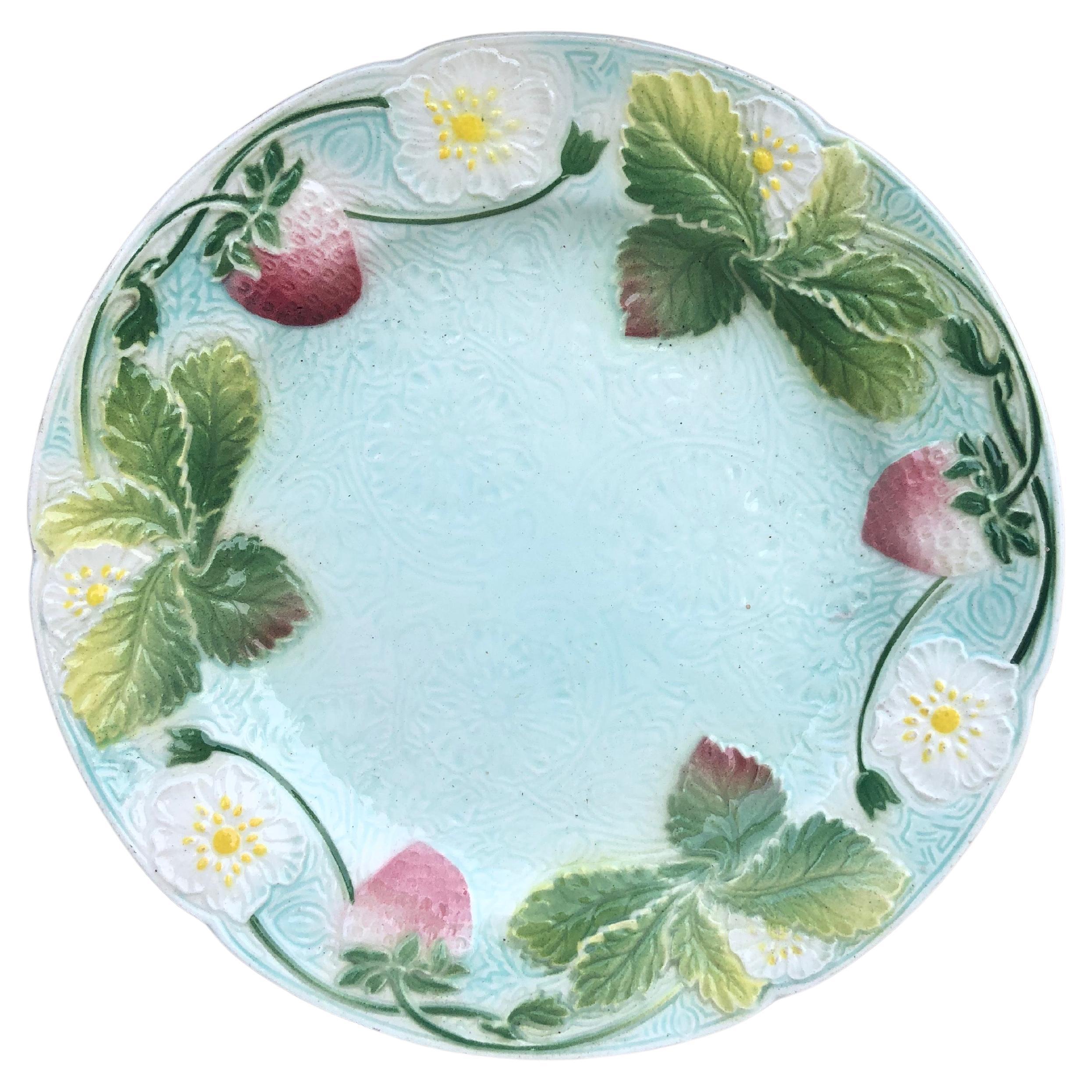 French Majolica Strawberries Plate Keller & Guerin Saint Clement, Circa 1900 For Sale