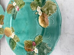 Plato de mayólica francesa Fresas Luneville, hacia 1880