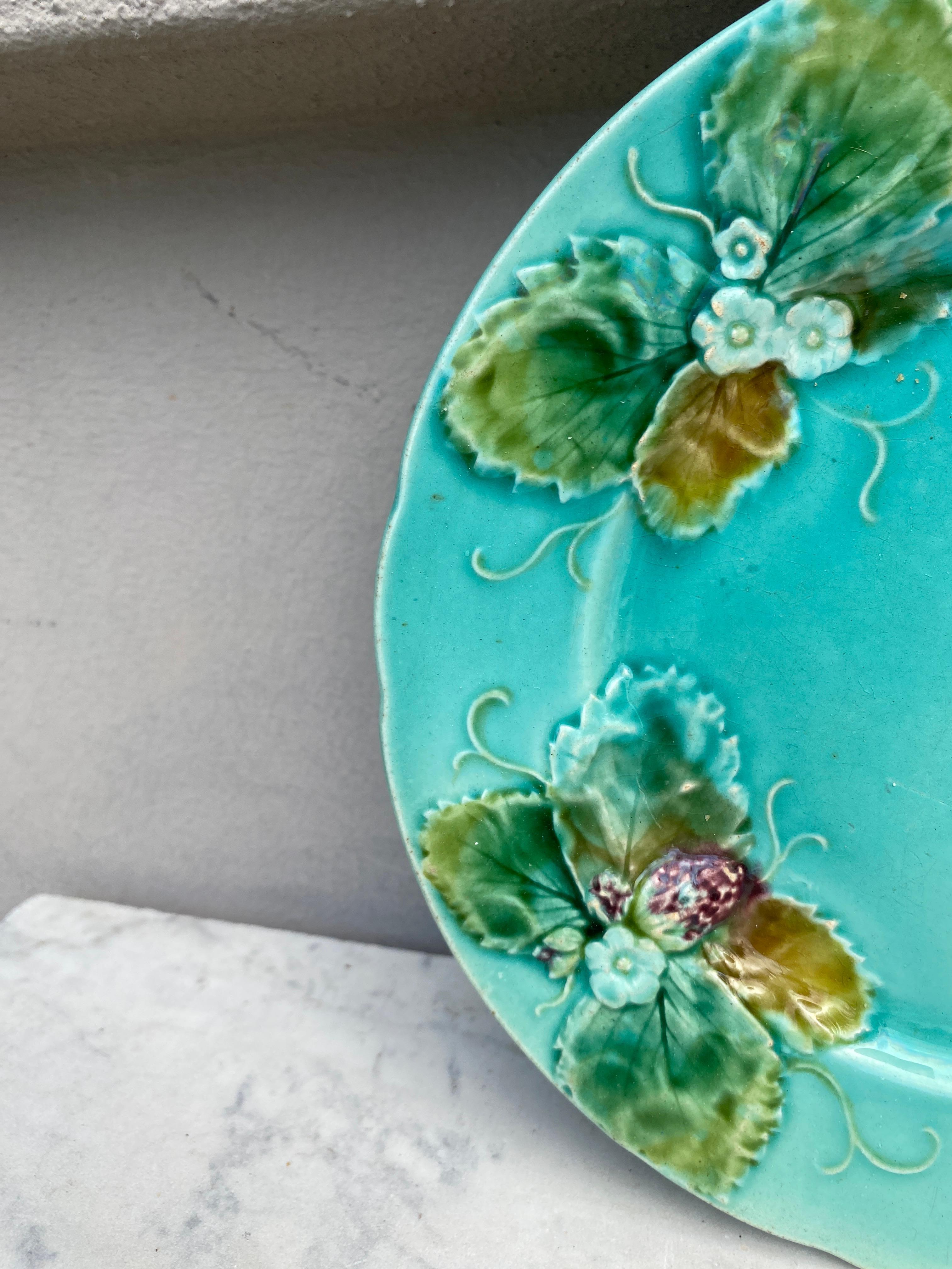 French Majolica strawberries plate circa 1880 Luneville.
