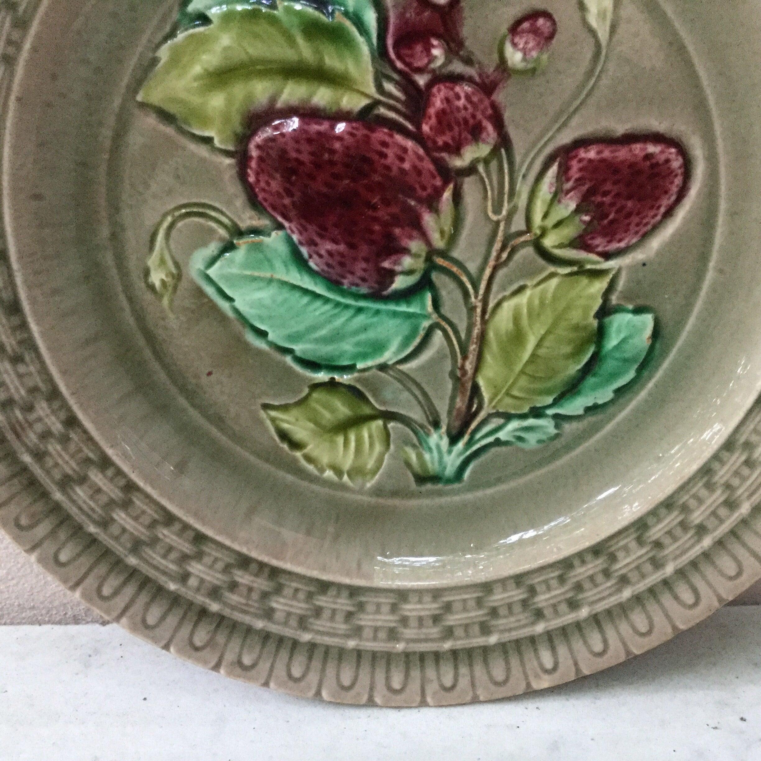 Country French Majolica Strawberries Plate Luneville, circa 1880