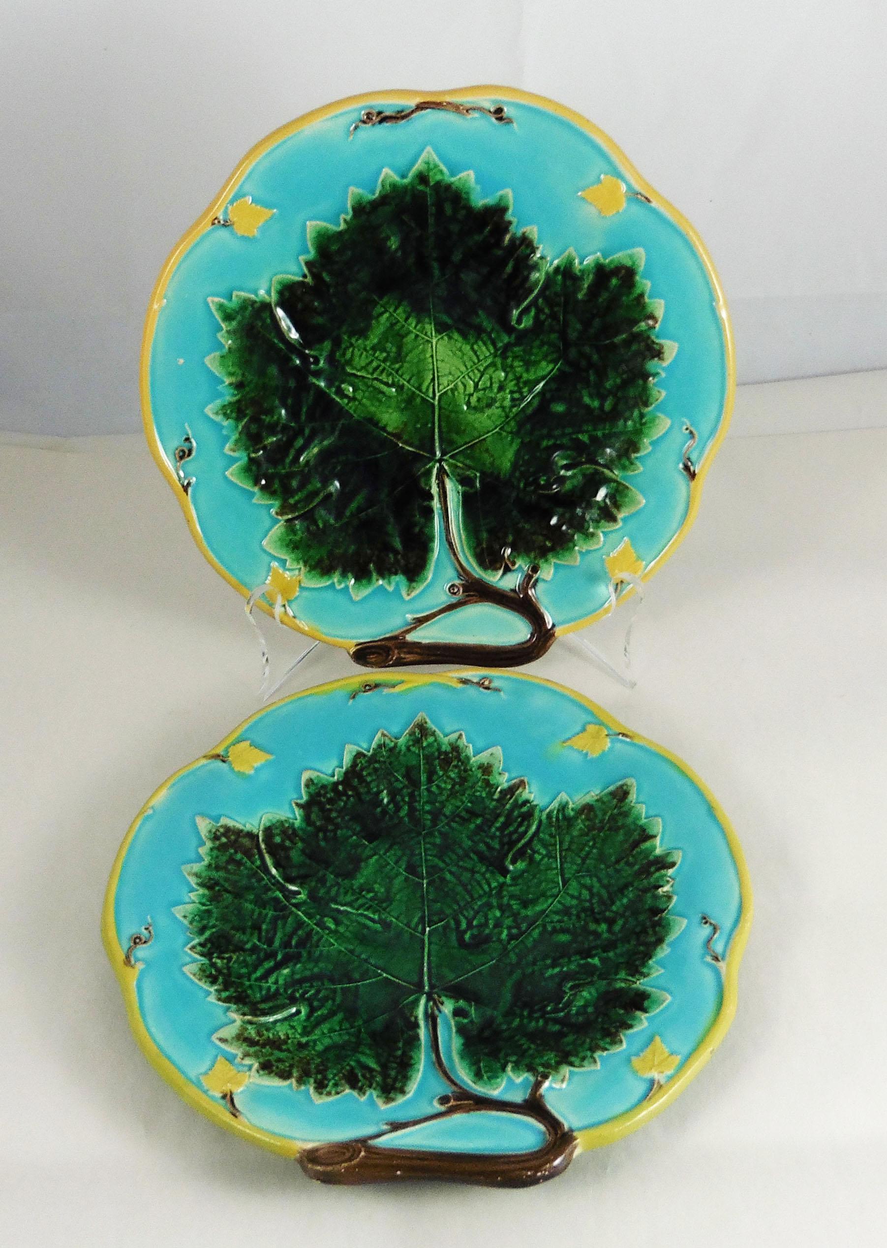 Late 19th Century French Majolica Strawberries Plate Luneville, circa 1880 For Sale