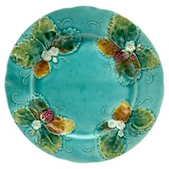 Assiette à fraises en majolique française Luneville, datant d'environ 1880
