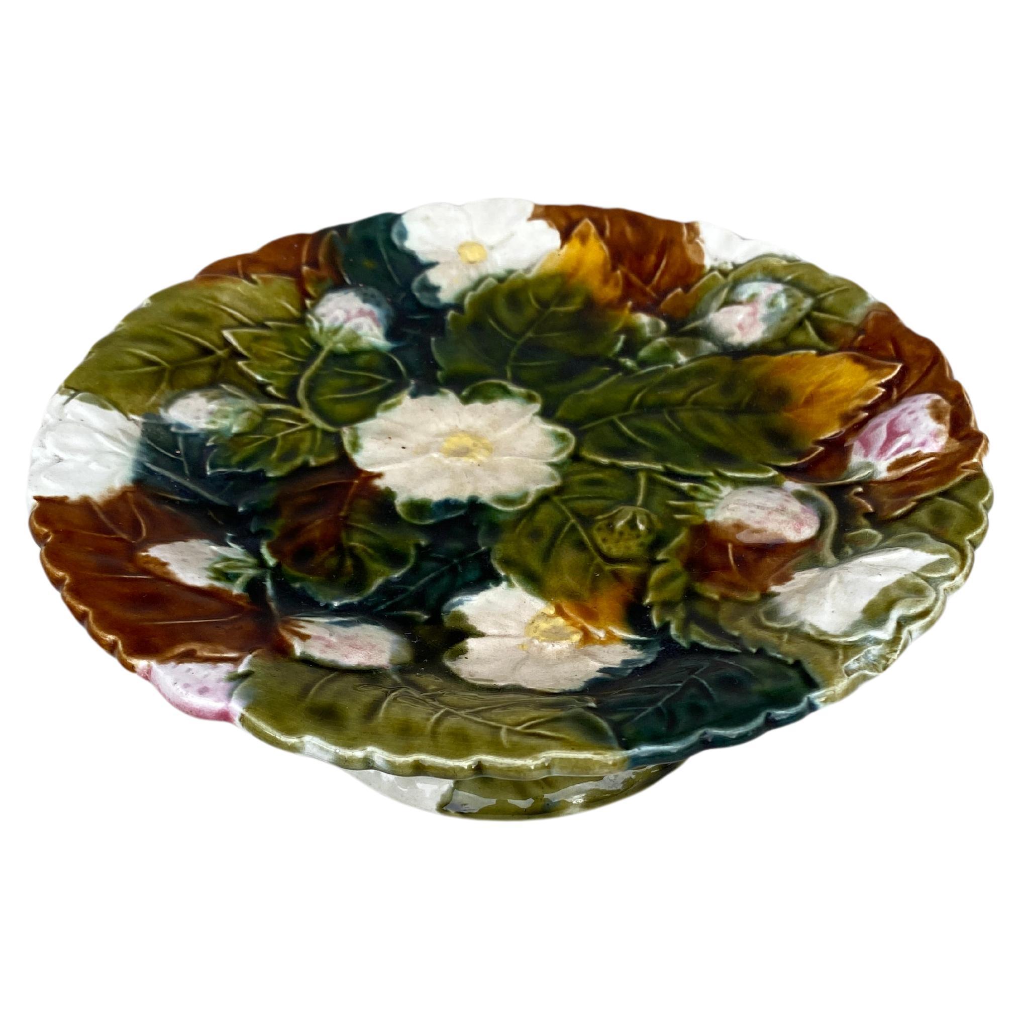 French Majolica Strawberry Orchies Cake Stand, circa 1880 For Sale