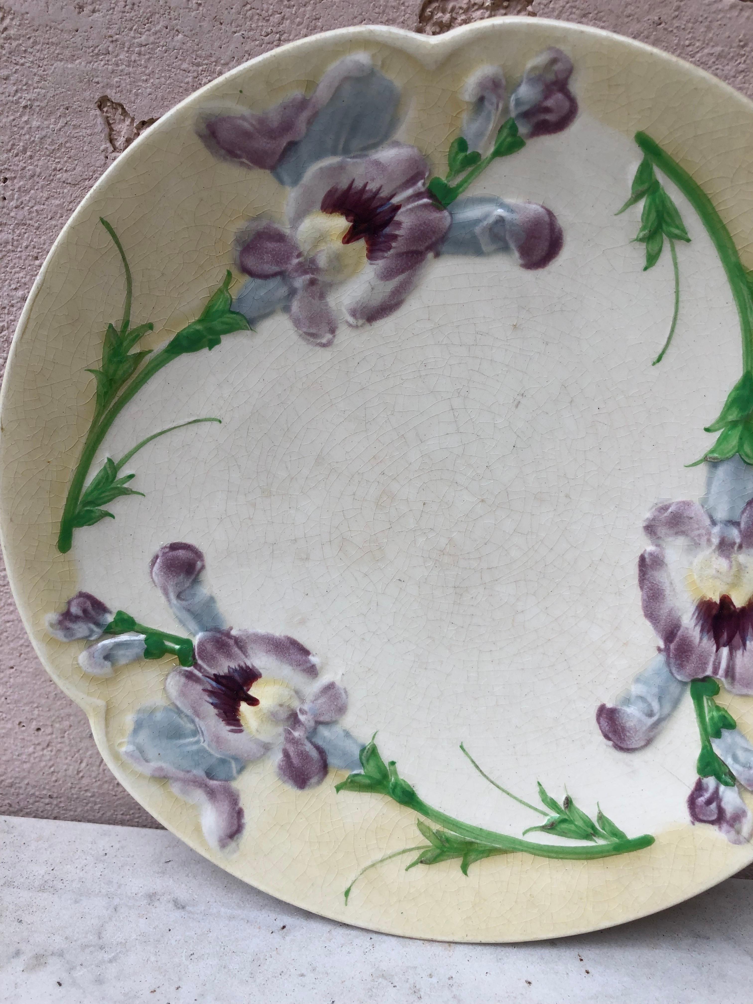 French Provincial French Majolica Sweet Peas Plate Choisy le Roi, circa 1880 For Sale