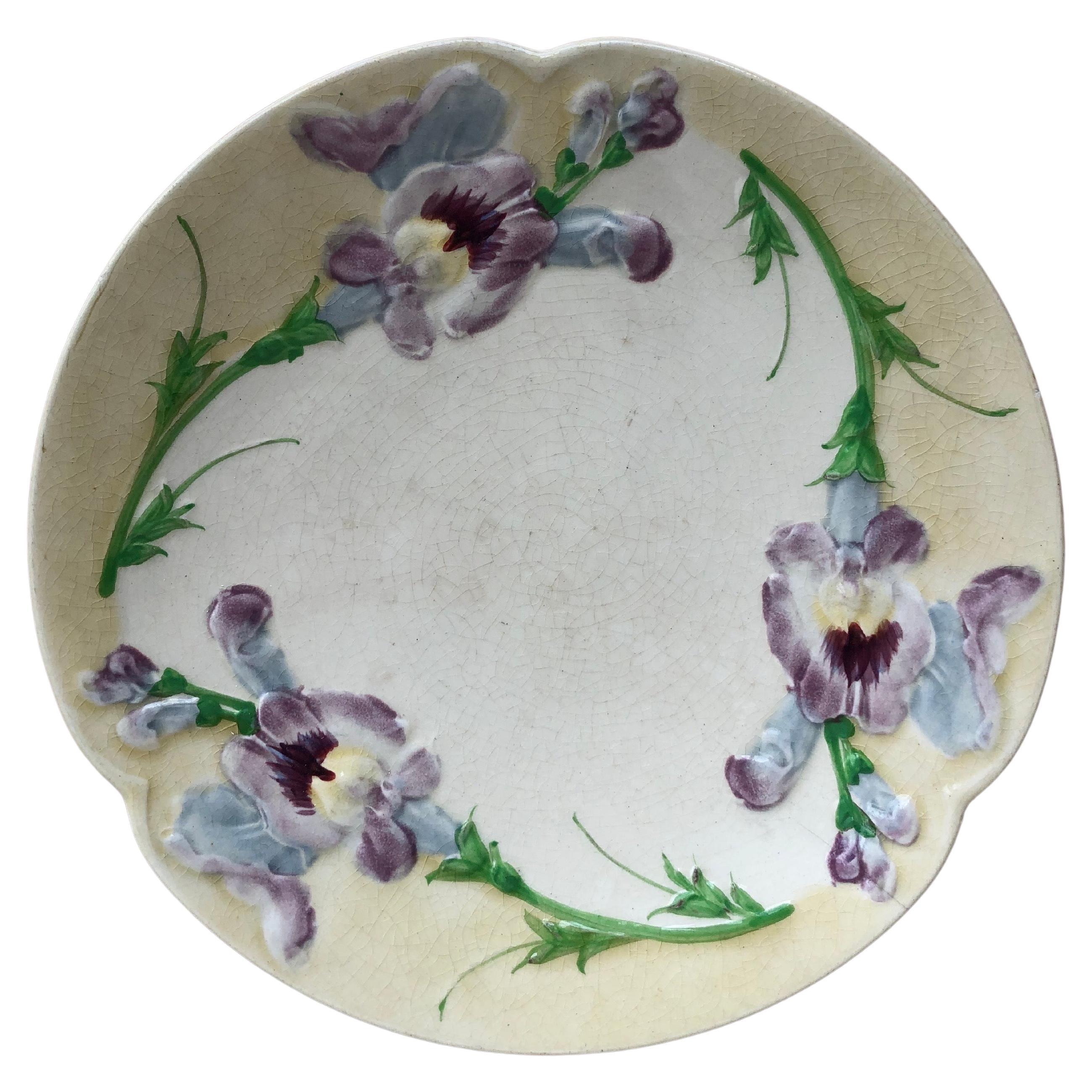 Assiette à pois sucrés en majolique française Choisy le Roi, vers 1880