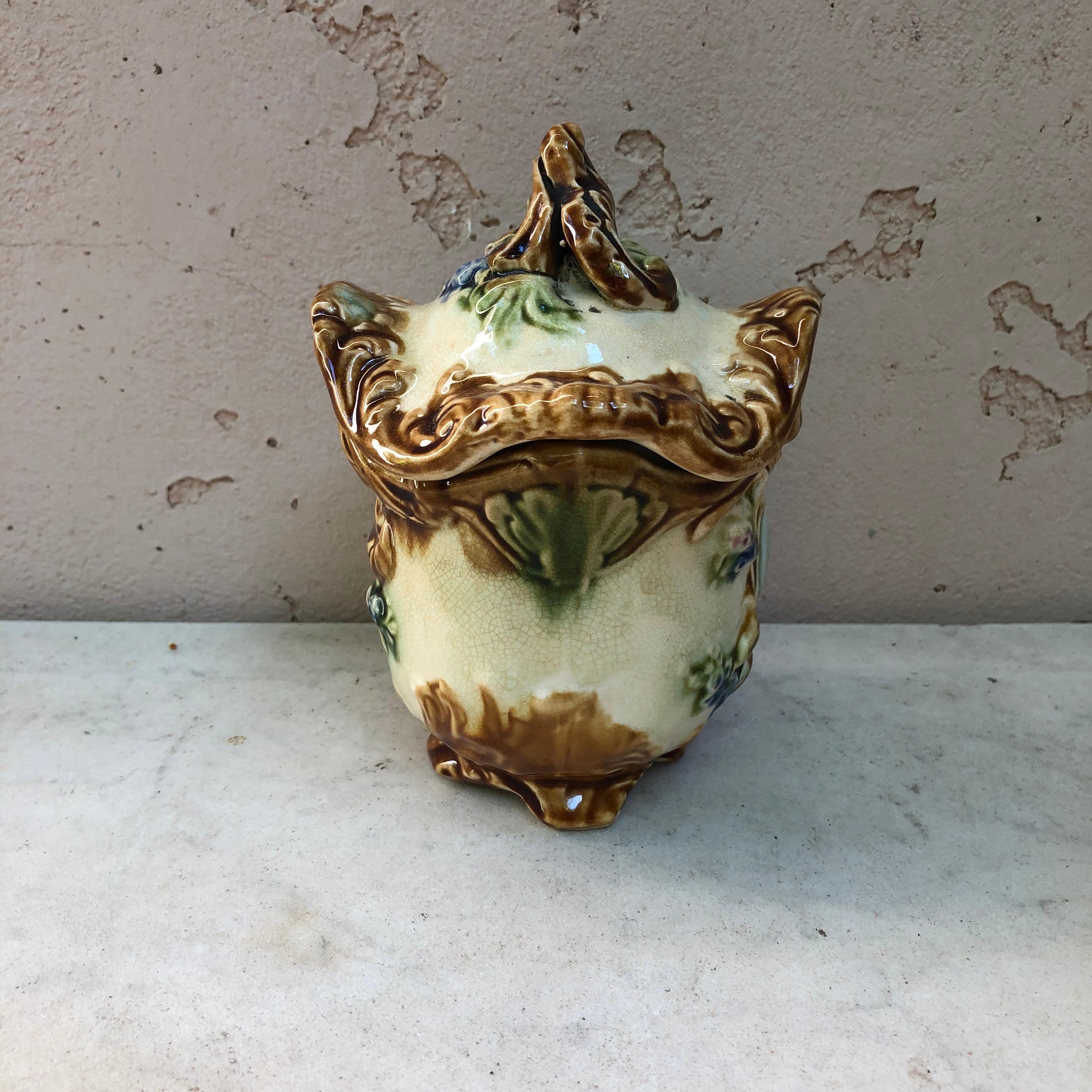 French Majolica Tobacco Jar Onnaing, Circa 1890 In Good Condition For Sale In Austin, TX