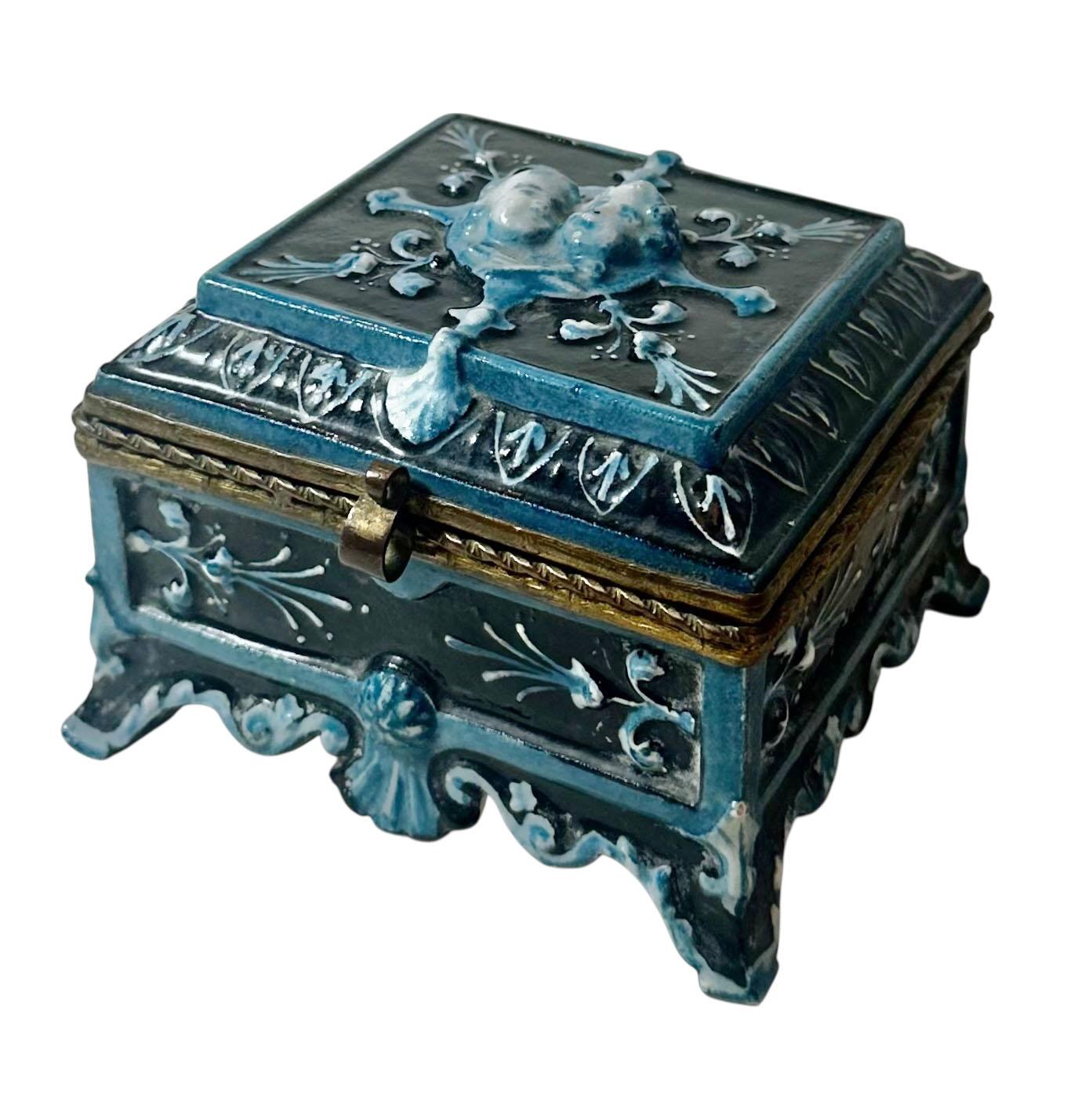 French Majolica Trinket Box with Cherubs For Sale 2