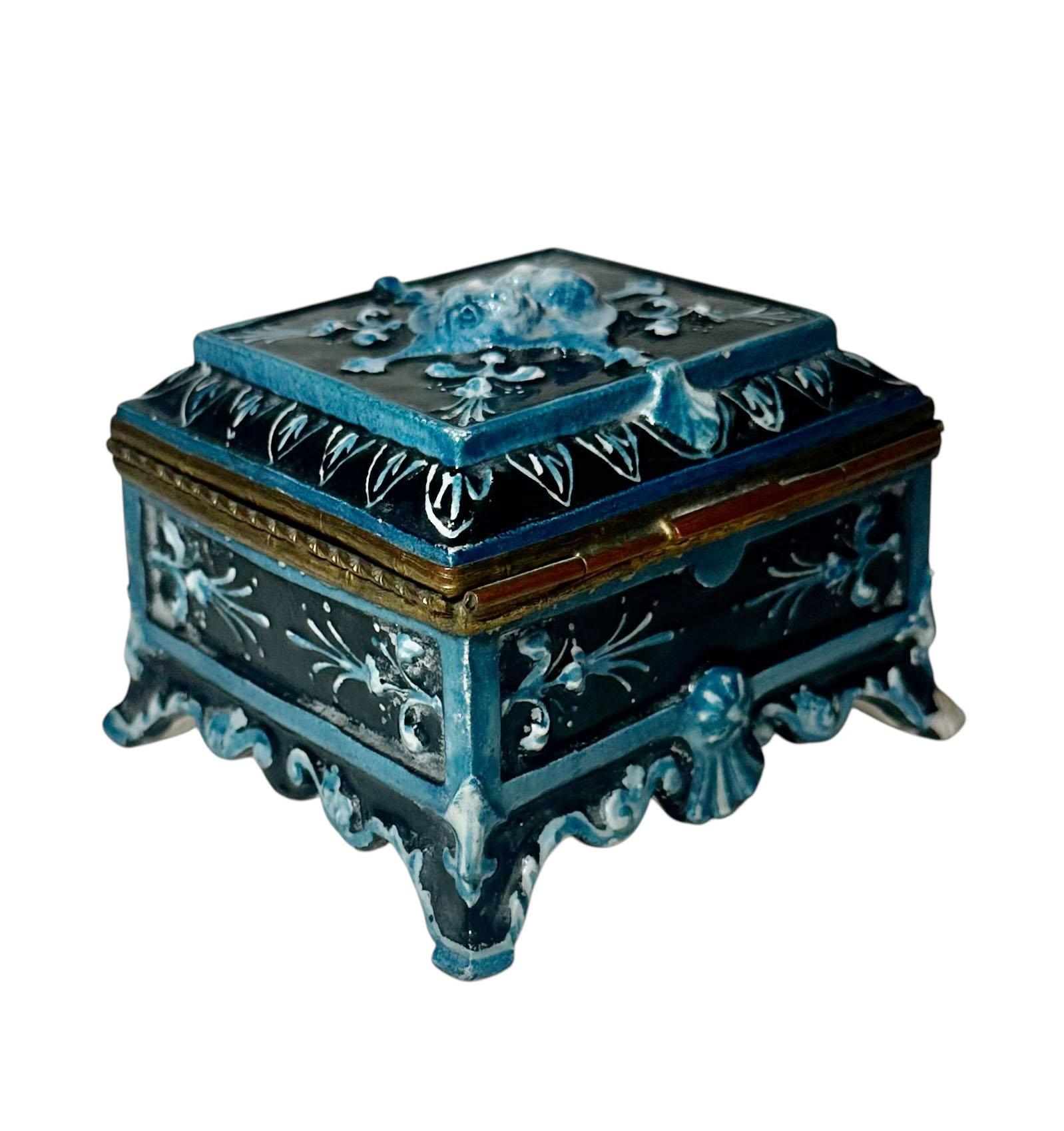 French Majolica Trinket Box with Cherubs For Sale 4