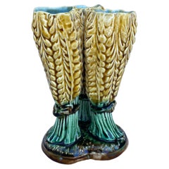 Französische Majolika-Dreifach-Vase mit Weizen Saint Amand, um 1890