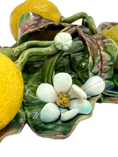Placca da parete in maiolica francese Trompe L'oeil con limoni, Perret-Gentil Menton
