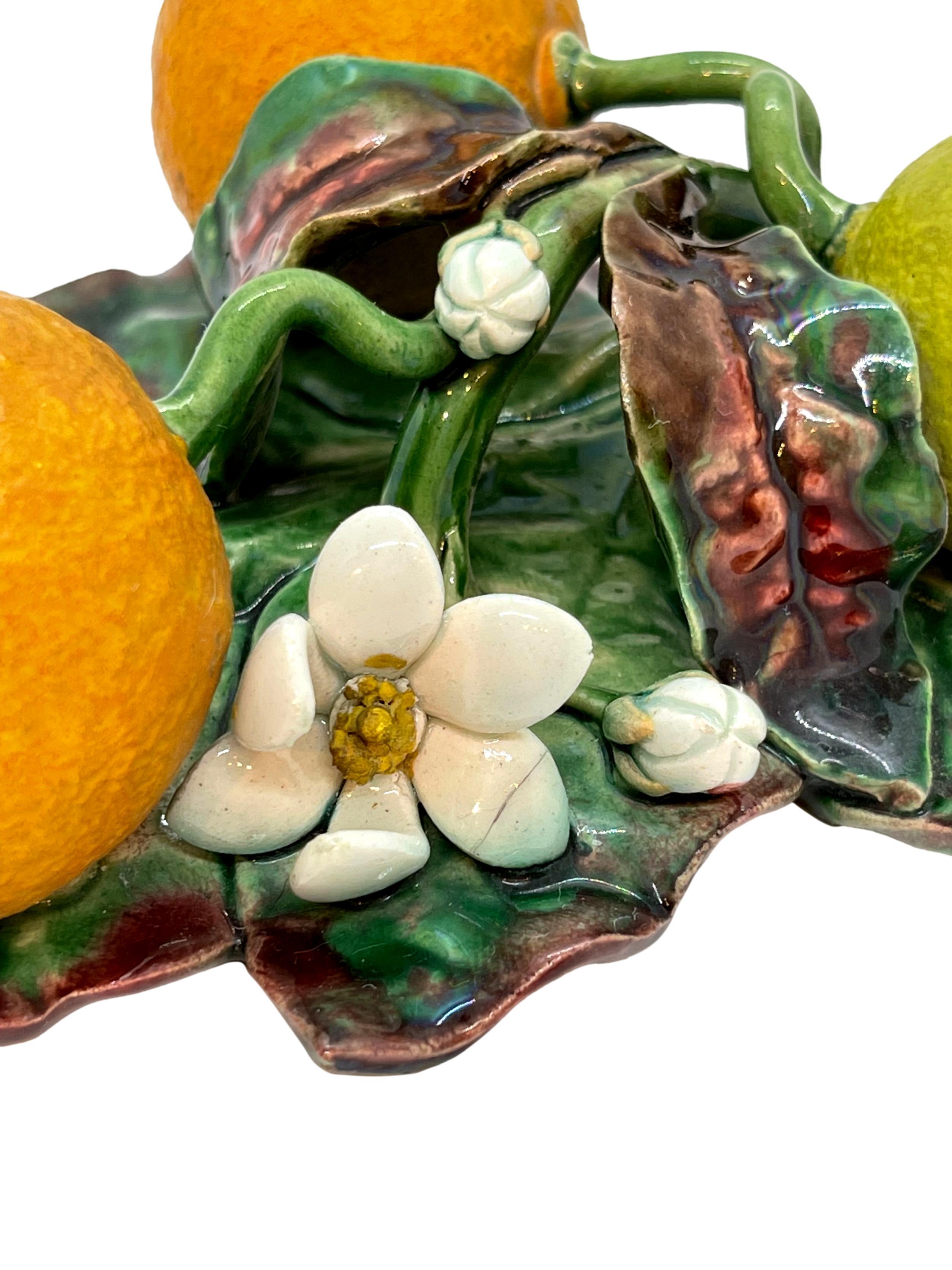 Belle Époque Plaque murale en trompe-l'œil en majolique française avec oranges, Perret-Gentil, Menton en vente
