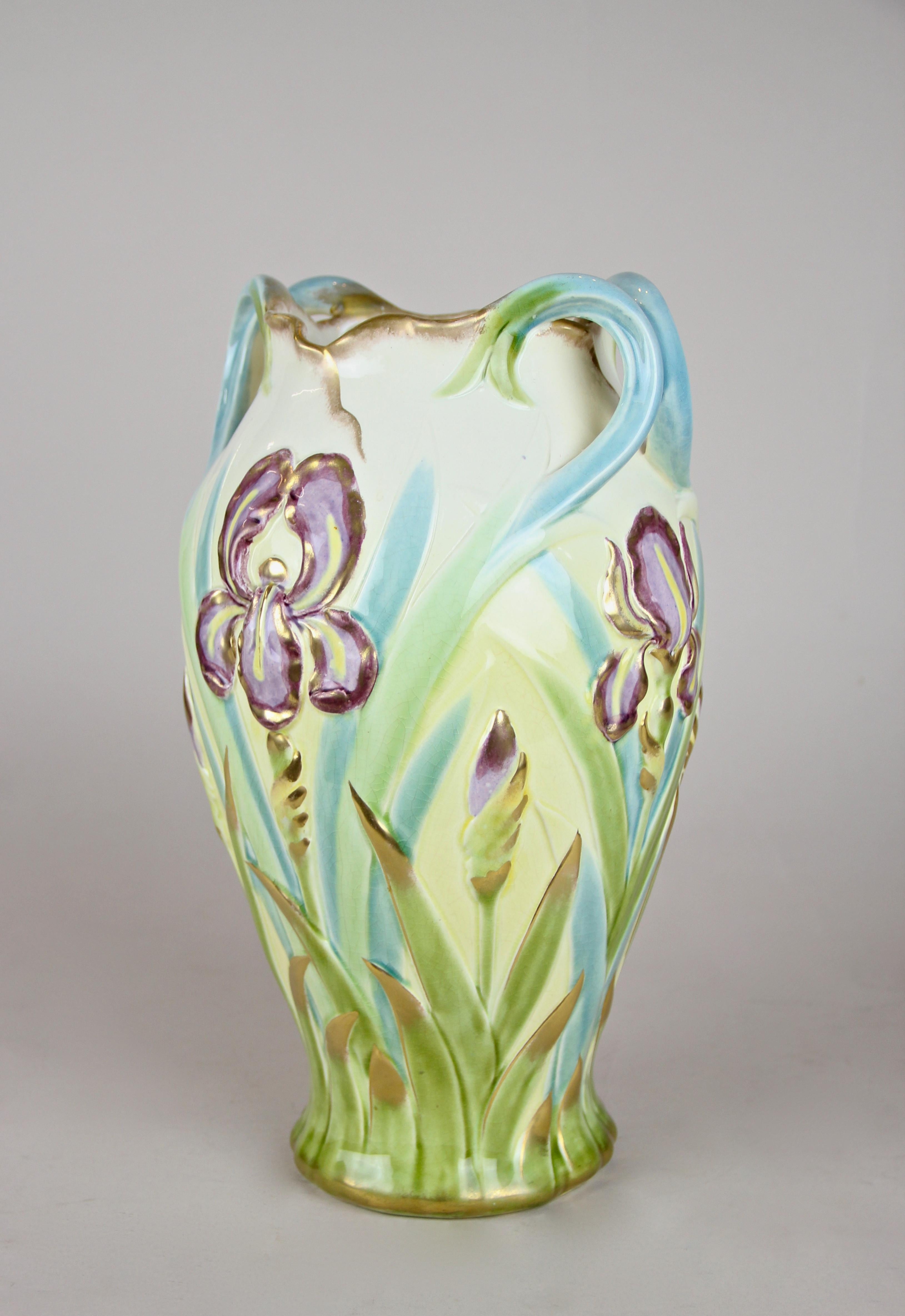 French Majolica Vase by Sarreguemines Floral Design, France, circa 1915 In Good Condition In Lichtenberg, AT