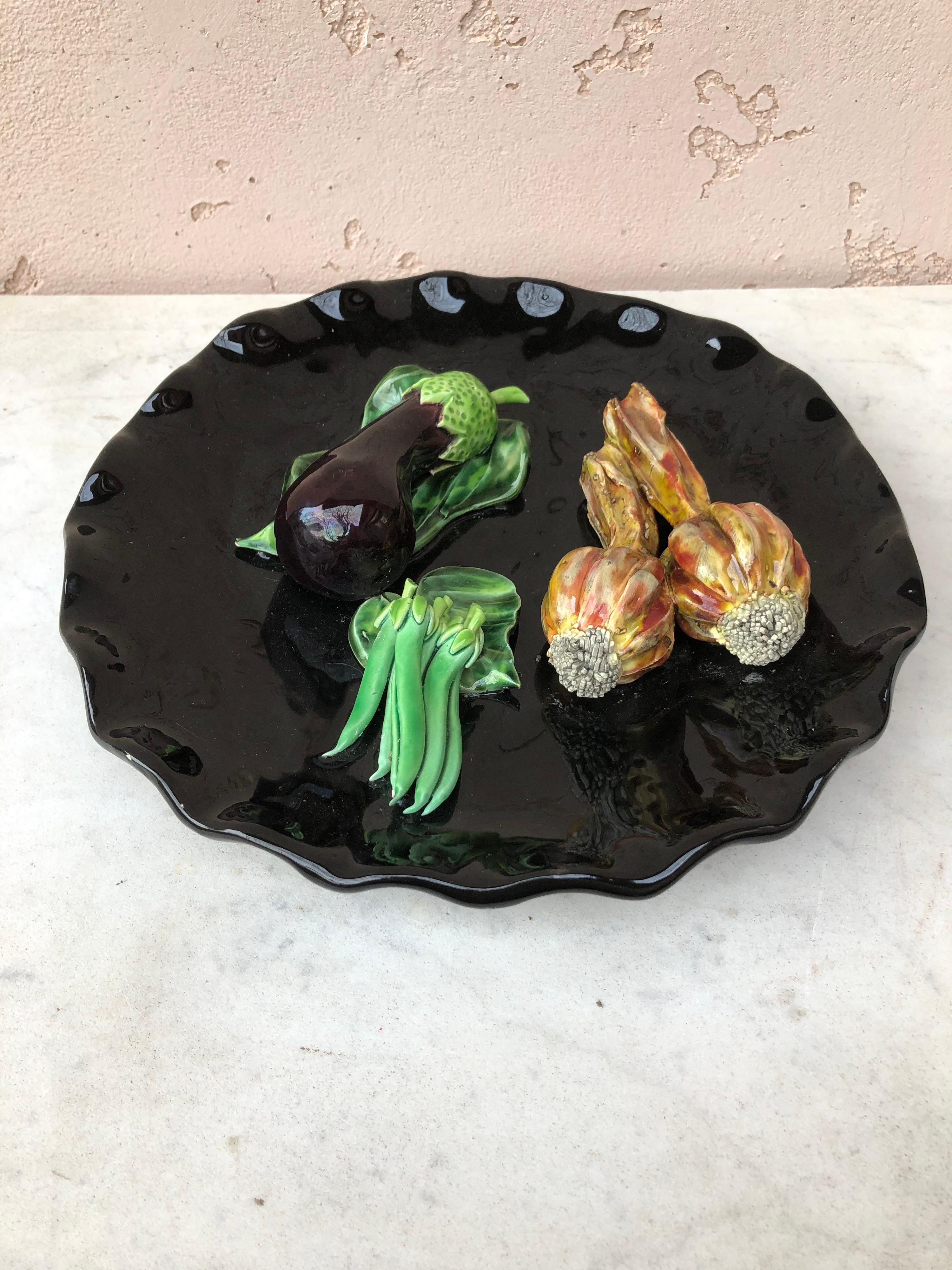 French Majolica Vegetables Platter Vallauris circa 1950 In Good Condition For Sale In Austin, TX