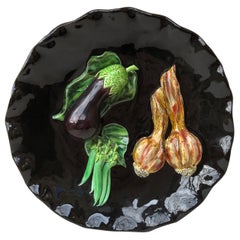 Piatto di verdure in maiolica francese Vallauris AM circa 1950